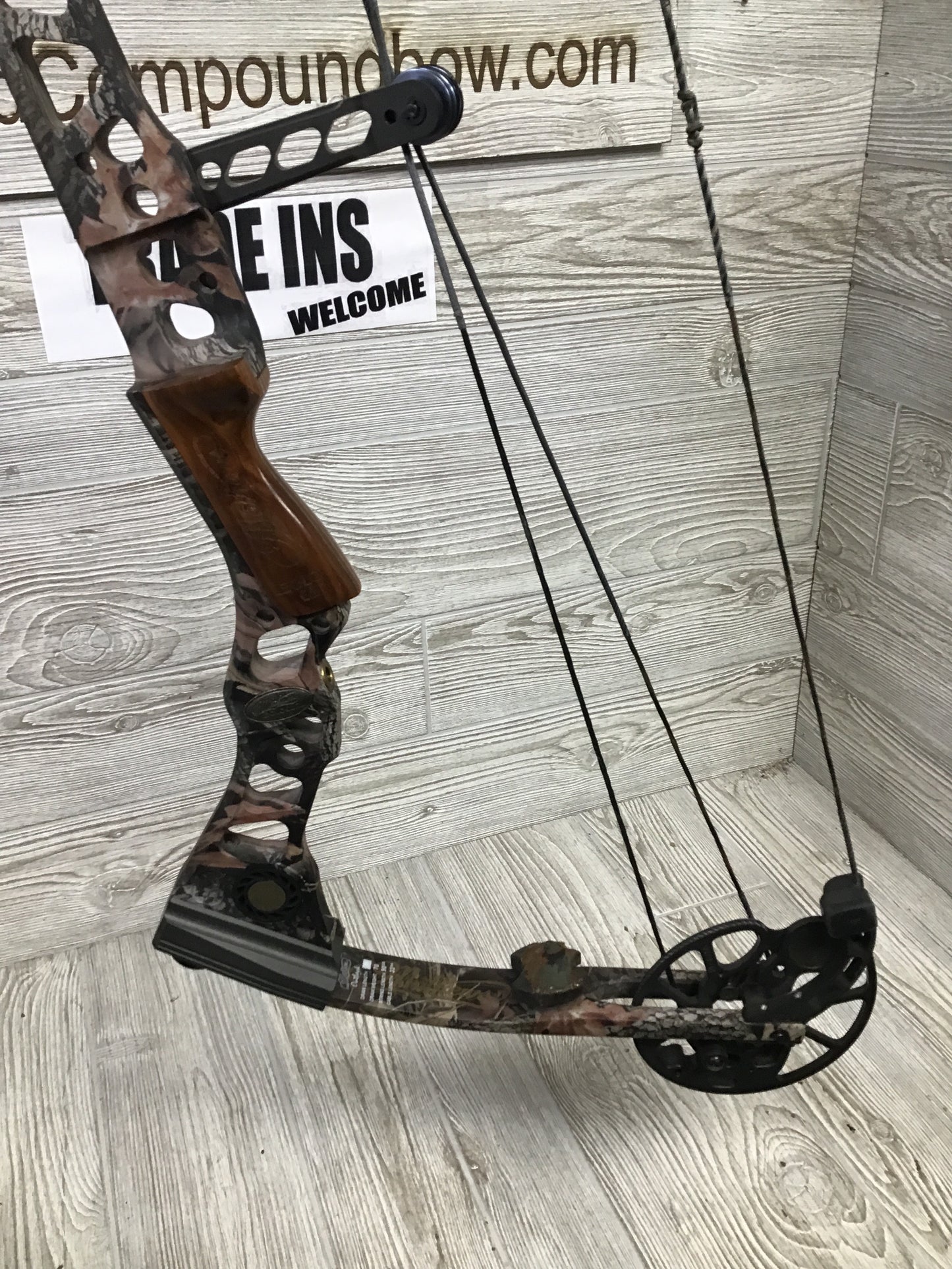 Mathews Outback 29" 60-70lb Right Handed Bow