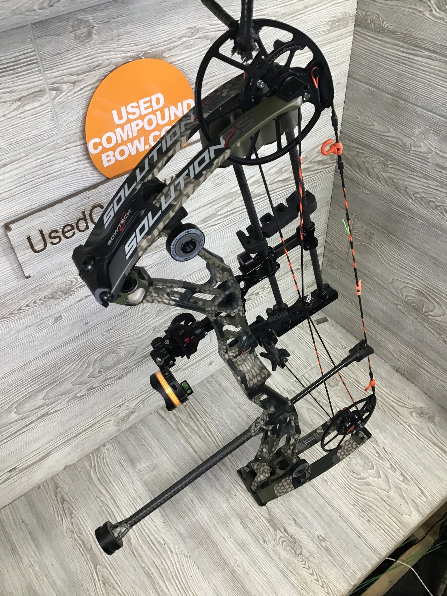 Used Bowtech Solution SS RH Kuiu 60-70lbs loaded package