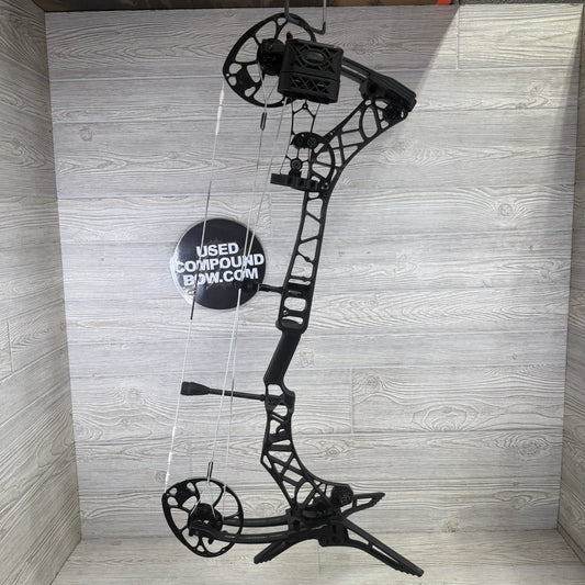 Used Mathews VXR 31.5 Black RH 30" 70lbs