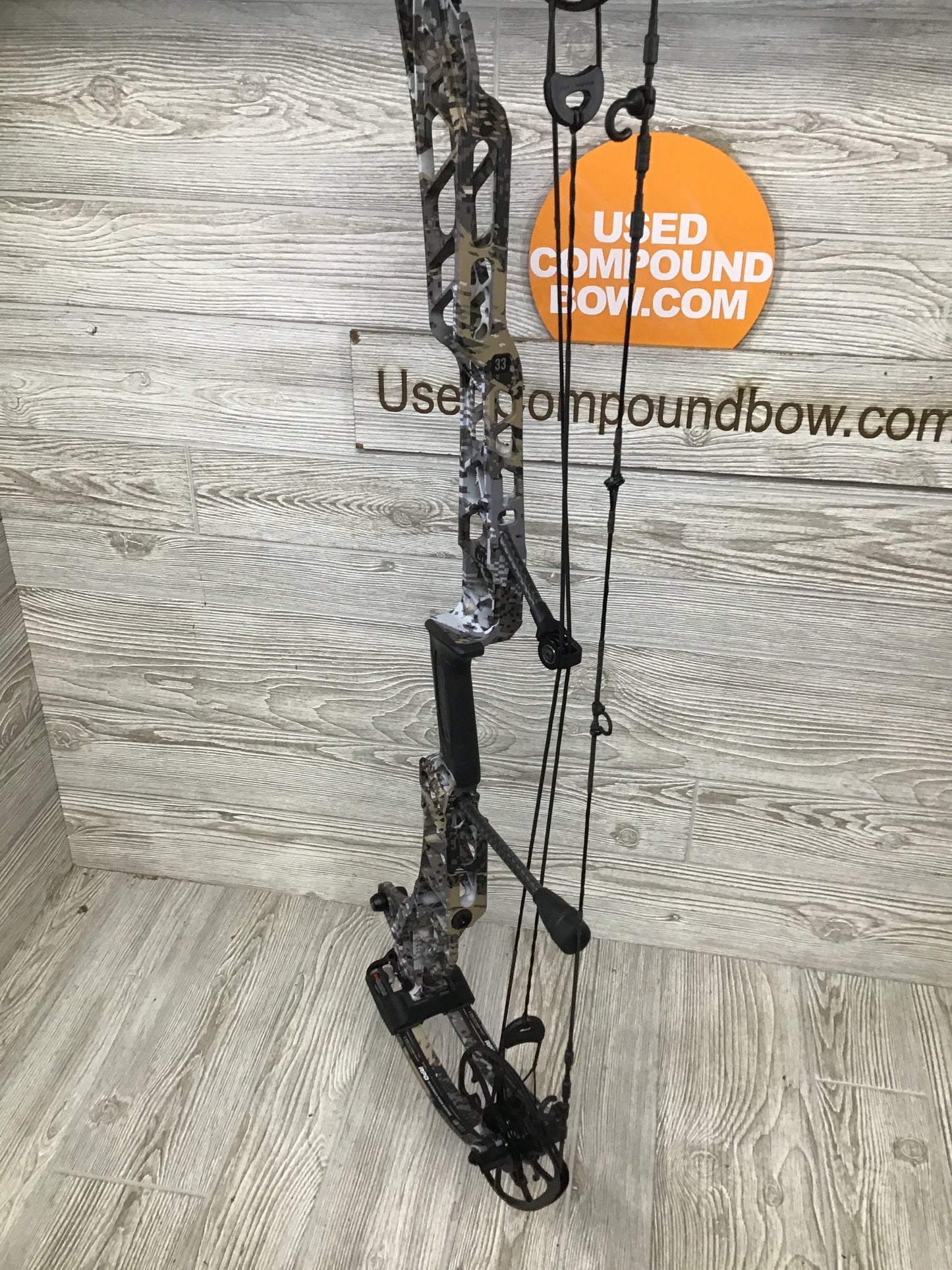 Used Mathews Lift 33 Elevated 2 Right Hand 28.5-60-85