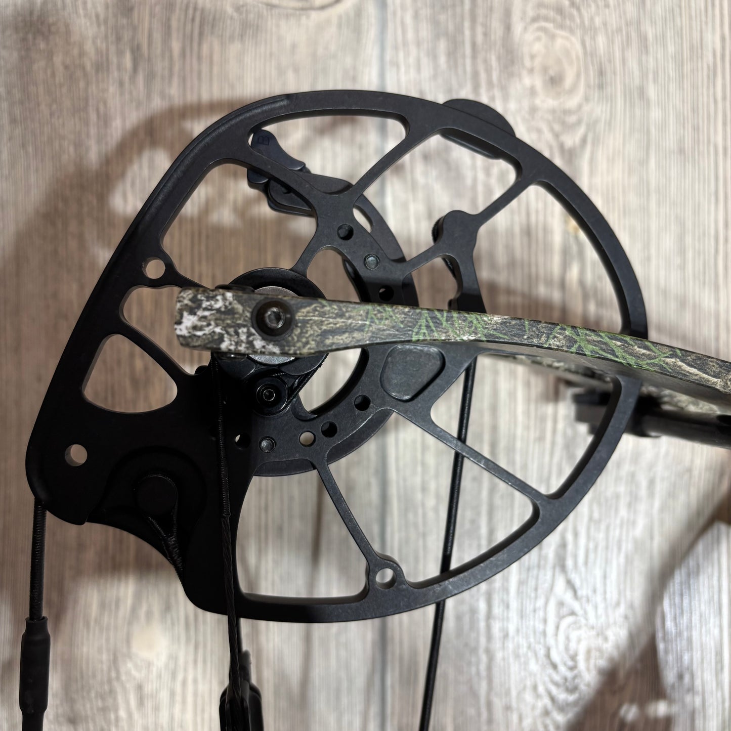 Used Hoyt RX-9 LH 70lb Realtree APX
