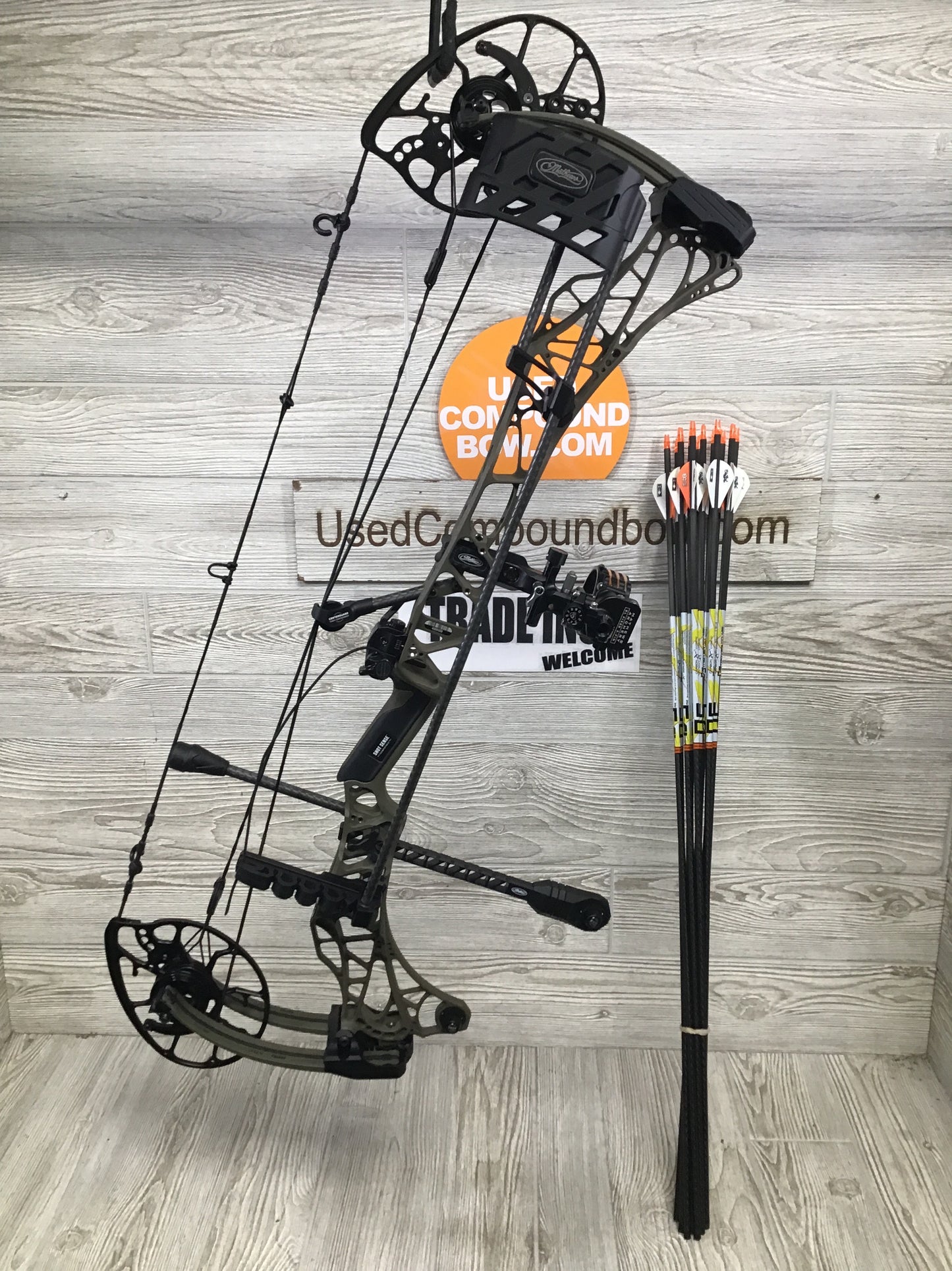Used Mathews Lift X 29.5 Right Hand Ambush Green 26.5"/70# LOADED Package