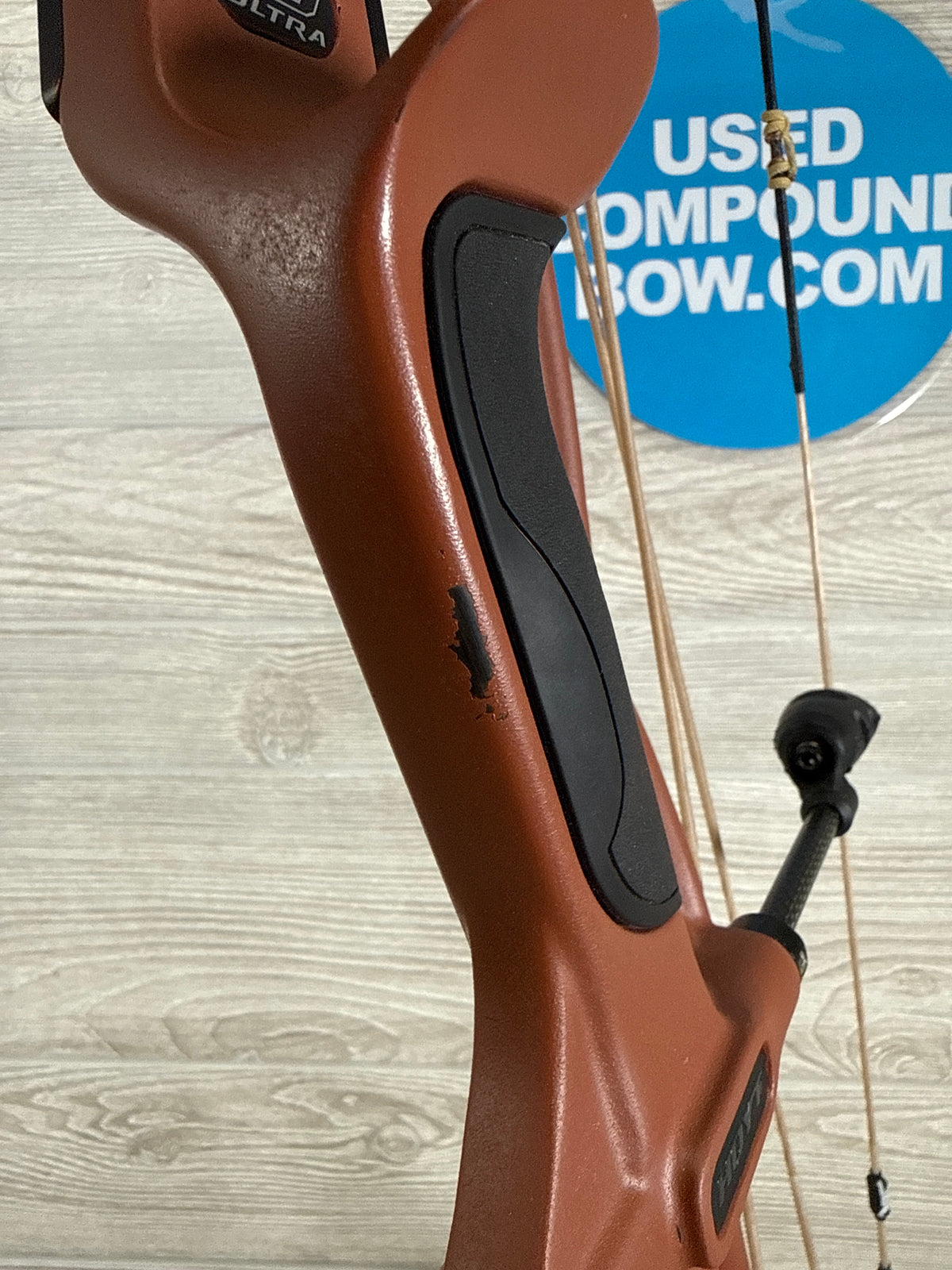 Used Hoyt RX-10 Ultra RH Georgia Clay with Black Topo Limbs 60-70#