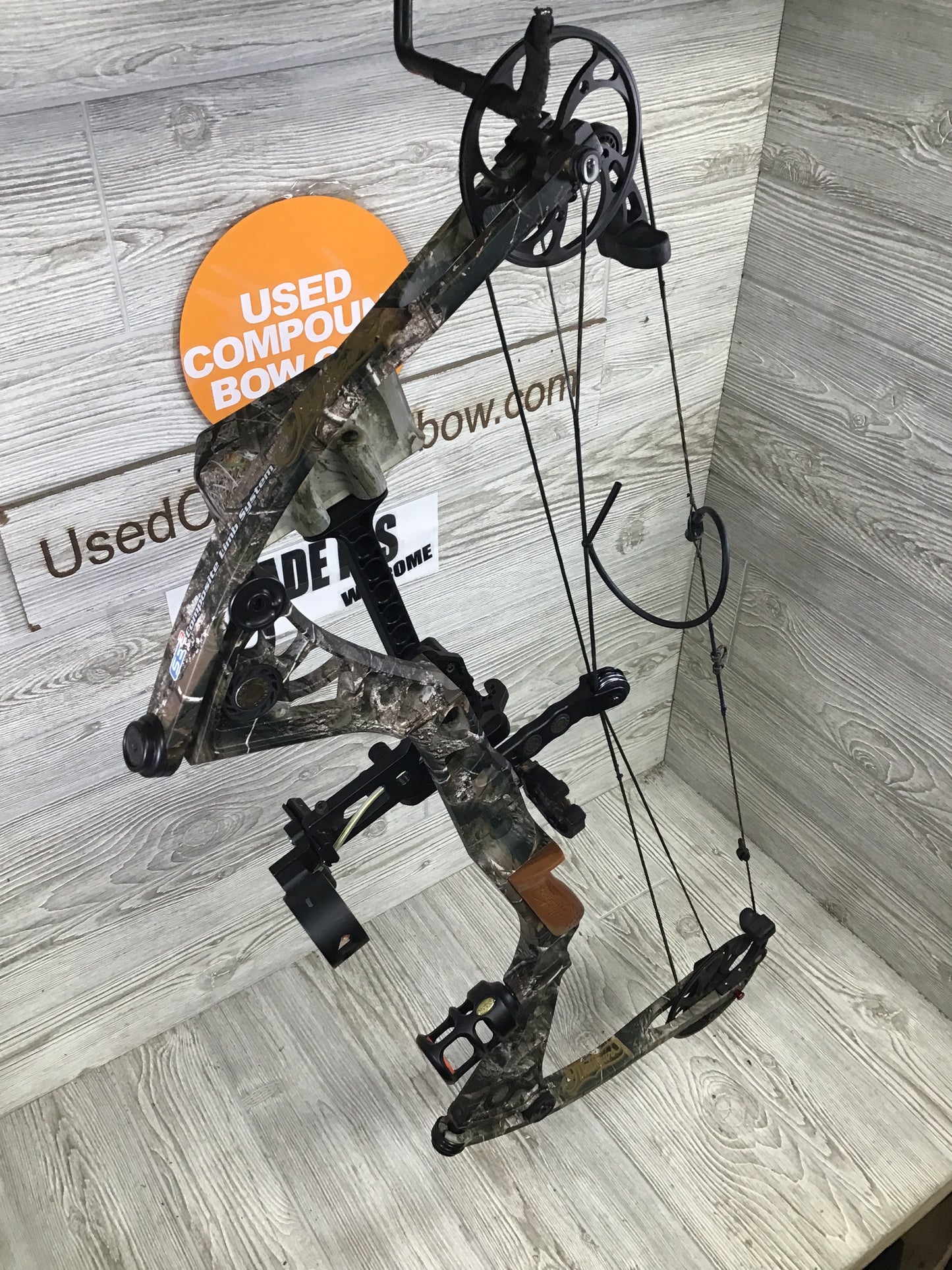 Used Mathews Drenalin 29" RH 60-70# PKG