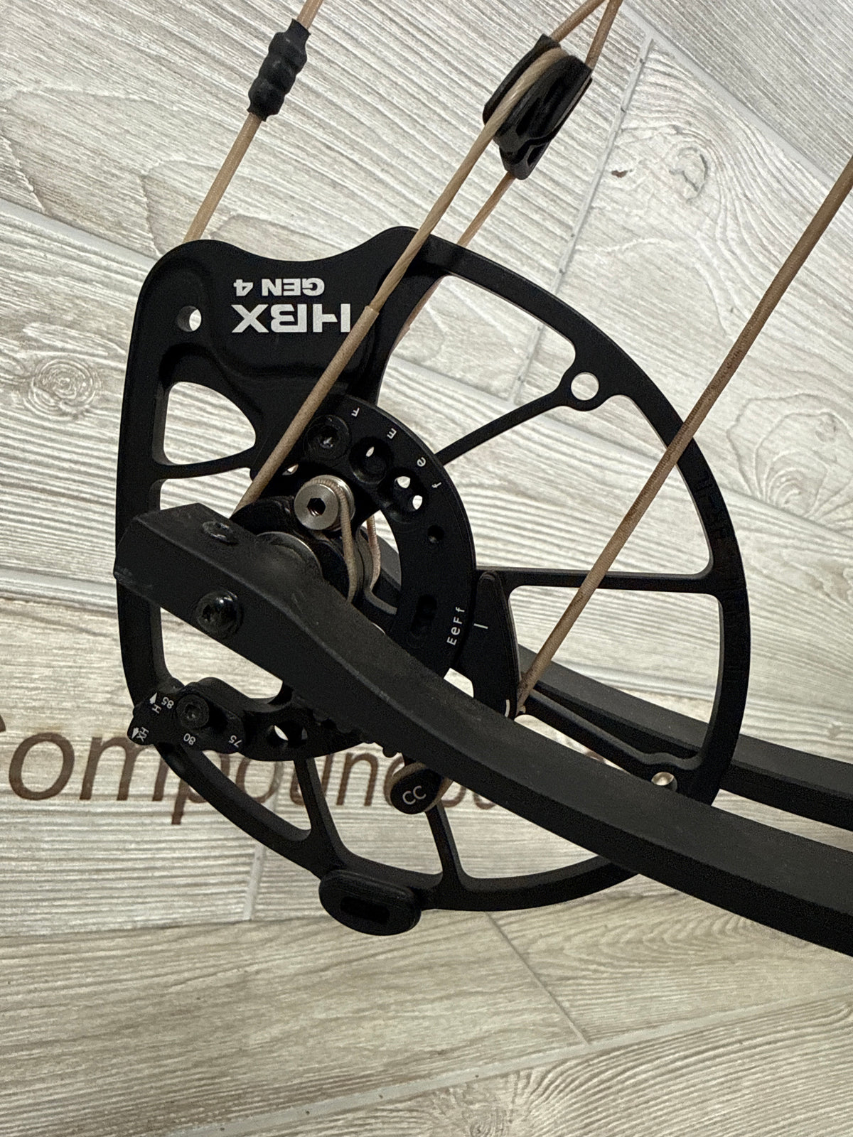 Used Hoyt RX-10 Ultra RH Georgia Clay with Black Topo Limbs 60-70#