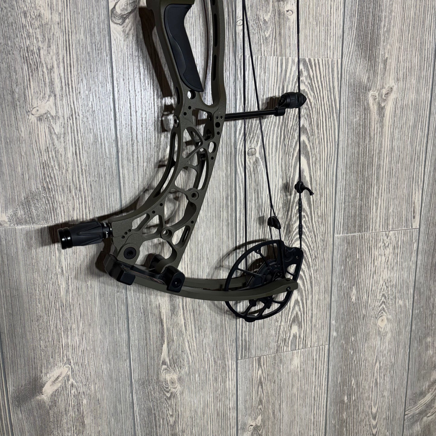 Used Hoyt Alpha AX-2 32 RH Wilderness