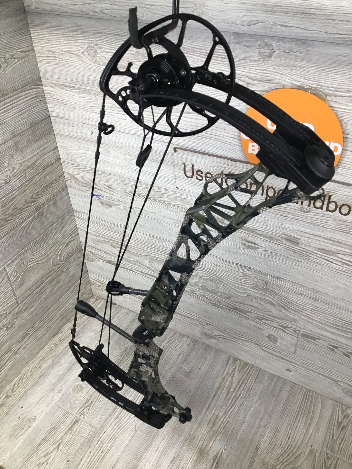 Used Mathews Lift X 29.5 Right Hand Kuiu Verde riser/ Black limbs 27"/70#