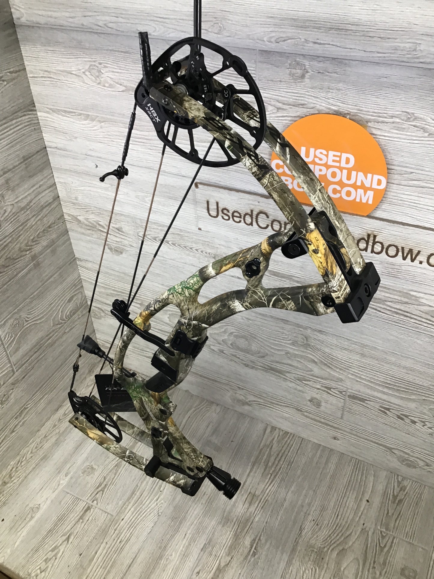 New Hoyt RX-8 Right Handed Realtree Edge 50-60lbs 28.5-30"