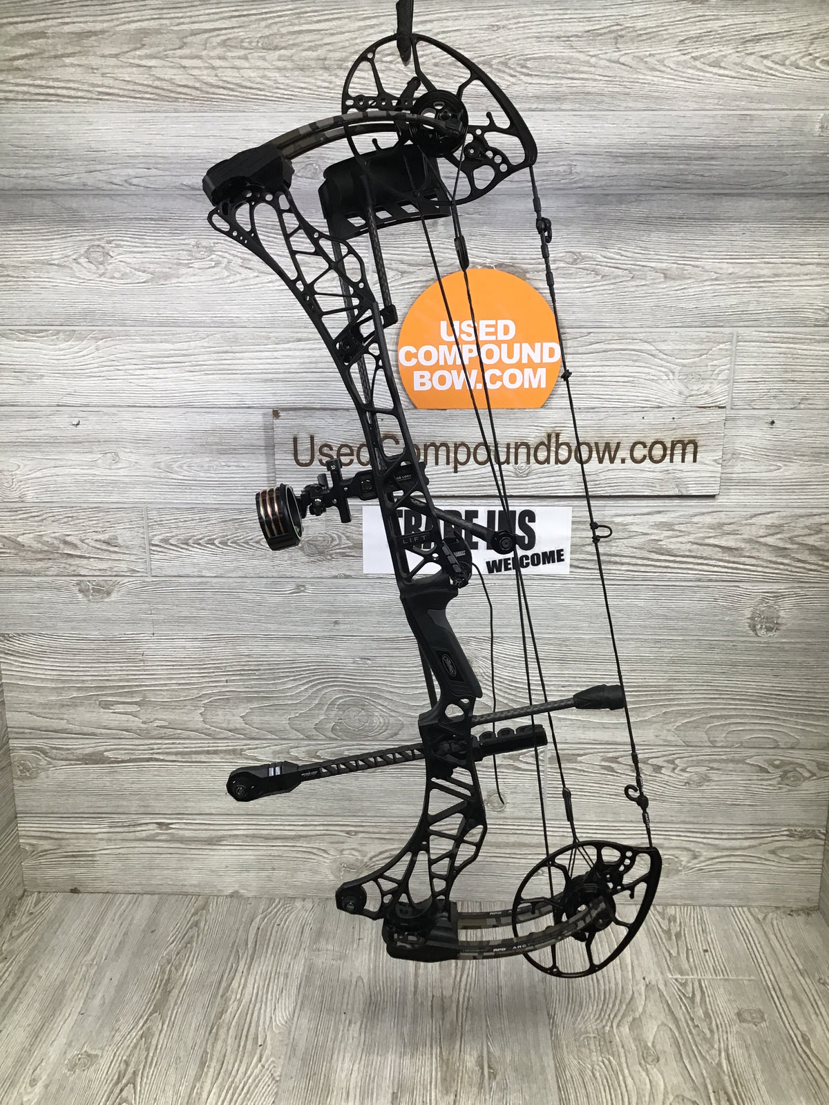 Used Mathews Lift X 29.5 Right Hand Black riser/Bottomlands limbs Loaded Bow Pkg
