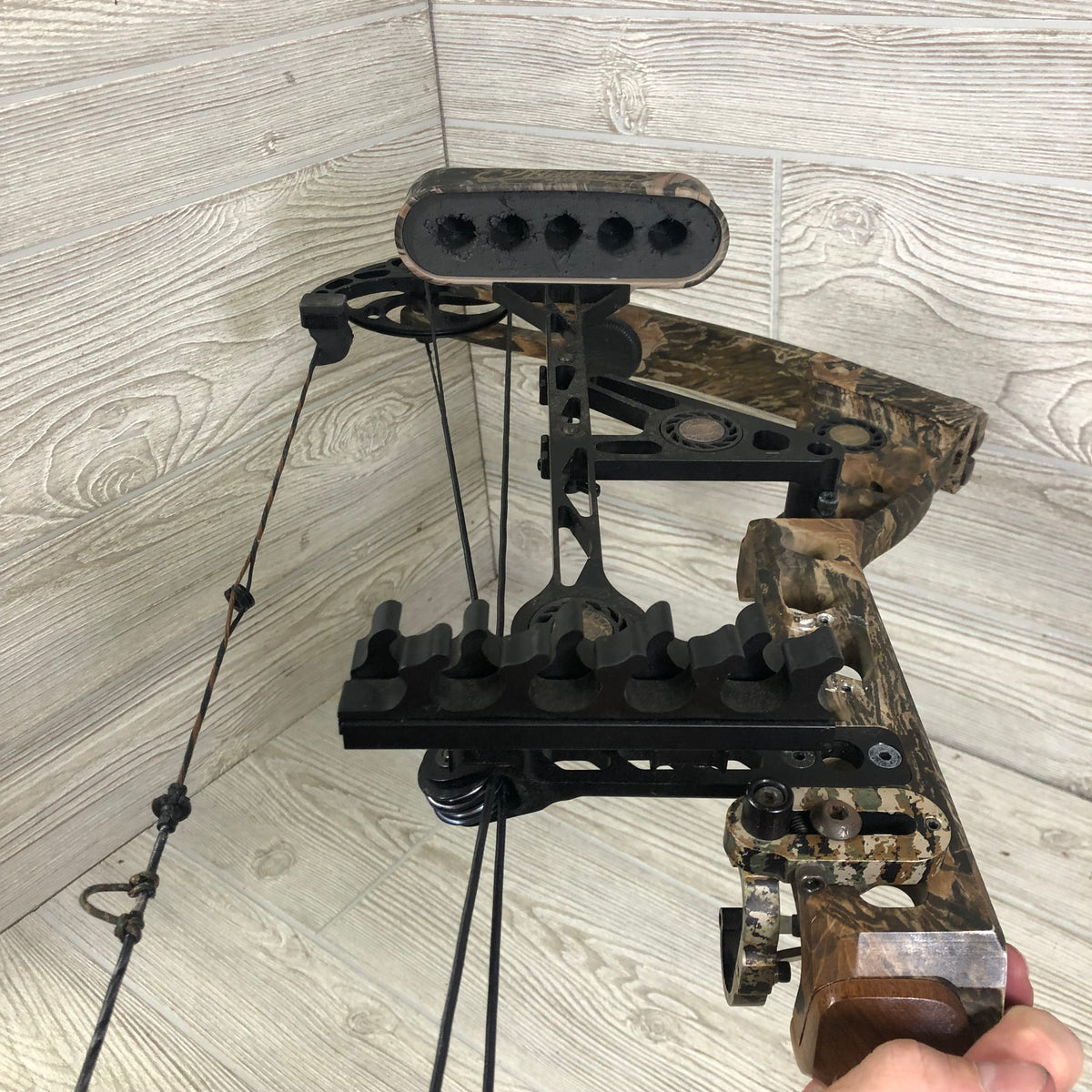 Used Mathews Legacy Right Handed 30" 70lb