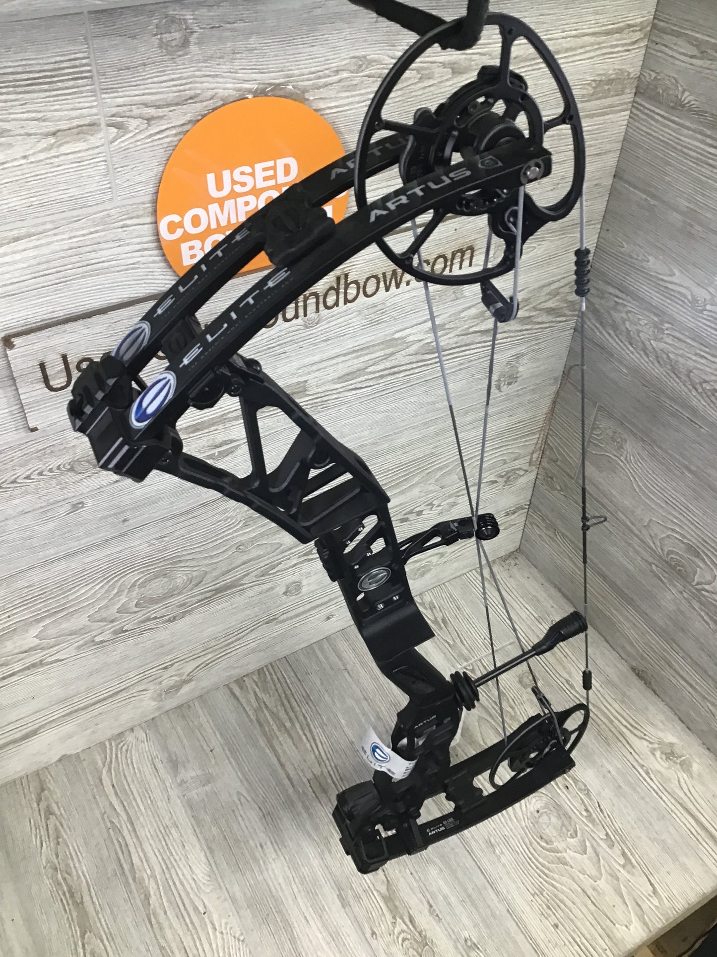 Elite Artus Right Hand Black 50-60# Bow