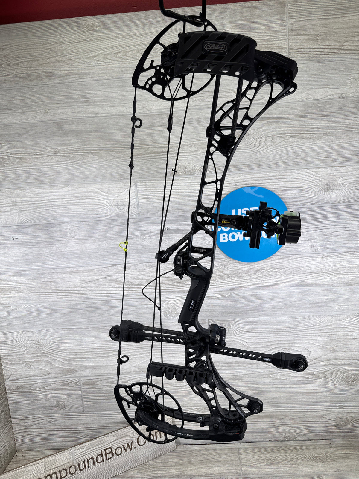 Used Mathews Lift RS Right, Handed, Black, Light Limb Bow Package