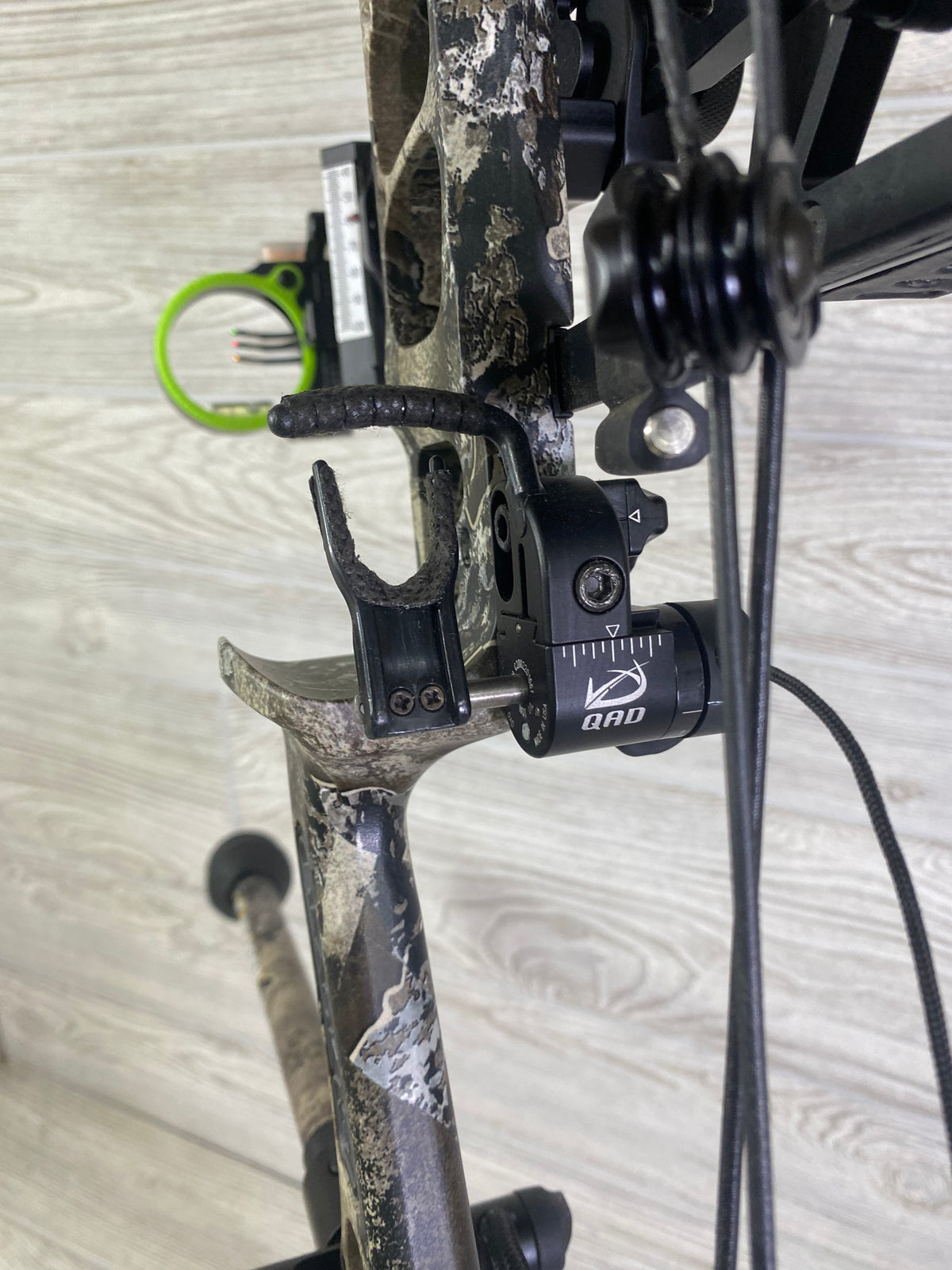 Prime Black 3 60-70# 25.5-31" Right Handed Realtree Escape Loaded
