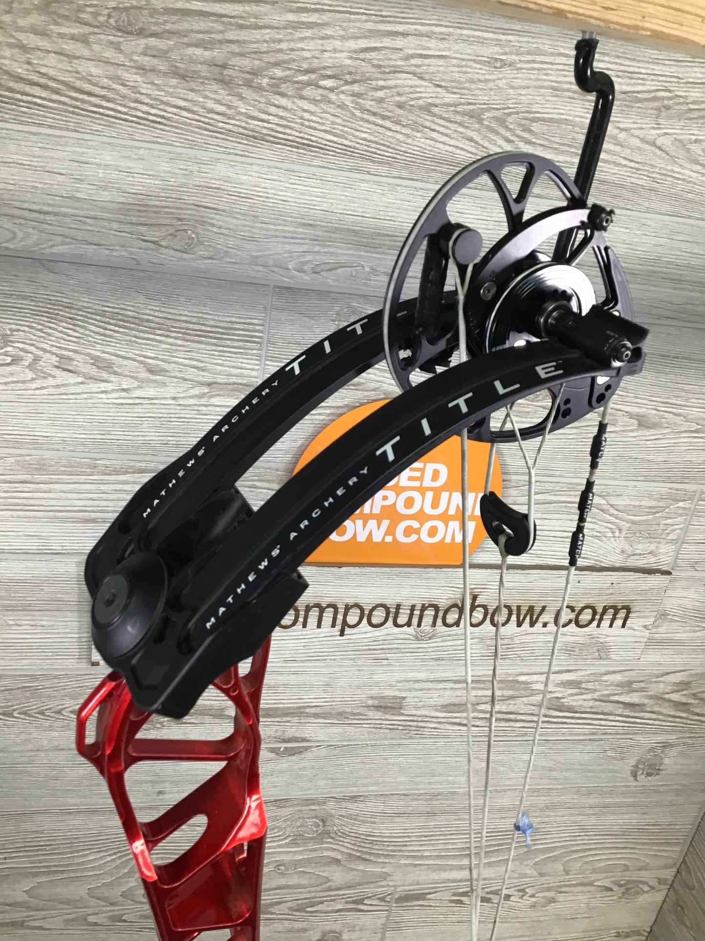 Mathews Title 40 G2 LH Red - Black Limbs