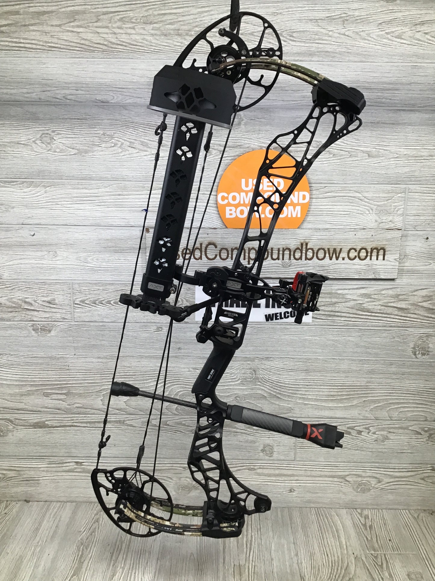 Used Mathews Lift X 29.5 Right Hand 28/70# Black Riser/Subalpine Package