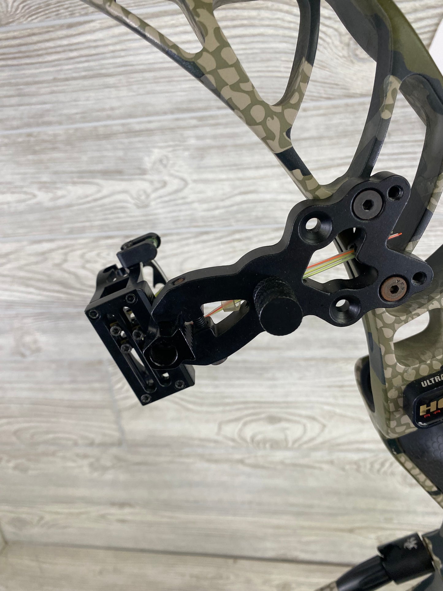 Used Hoyt Helix Left Hand 25-28" 55-65# Package