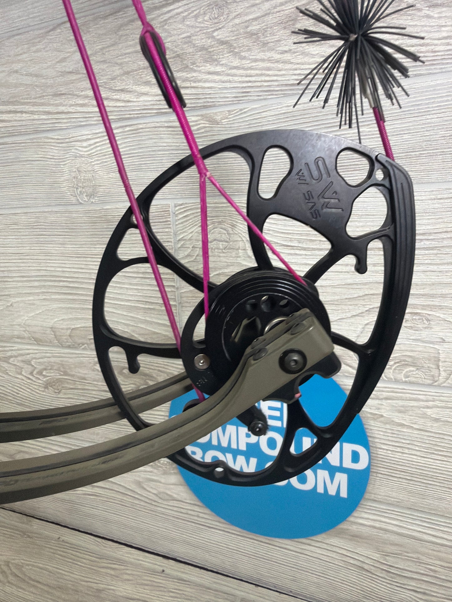 Used mathews Phase 4 29 Left Hand 29" 70lb Green Ambush Bow