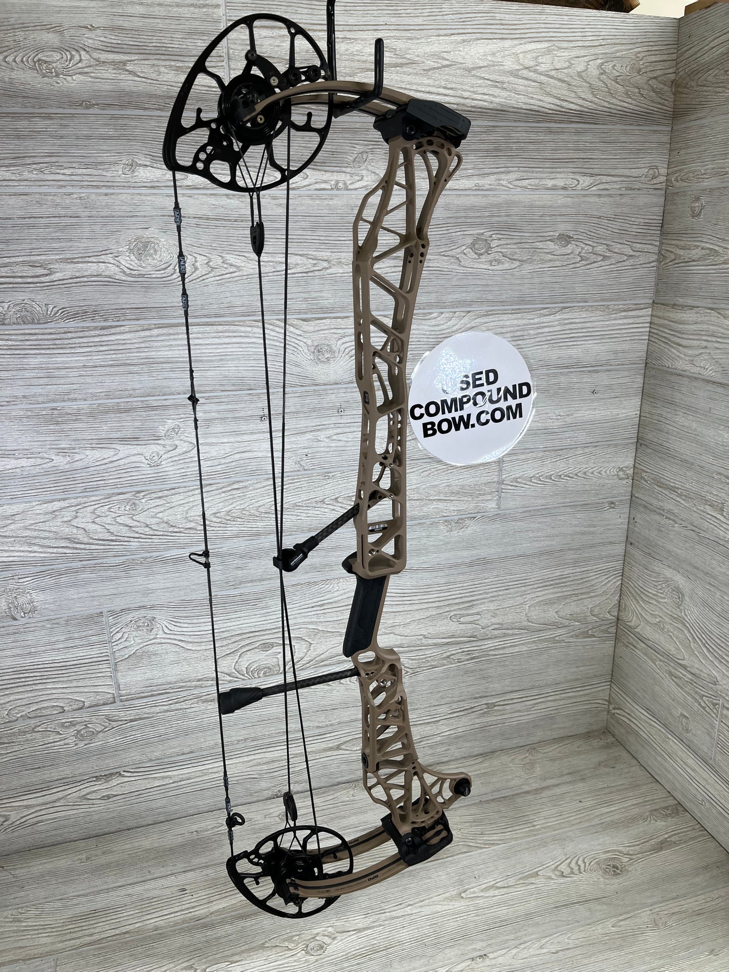 Used Mathews Lift 33 Right-Handed Earth Bow