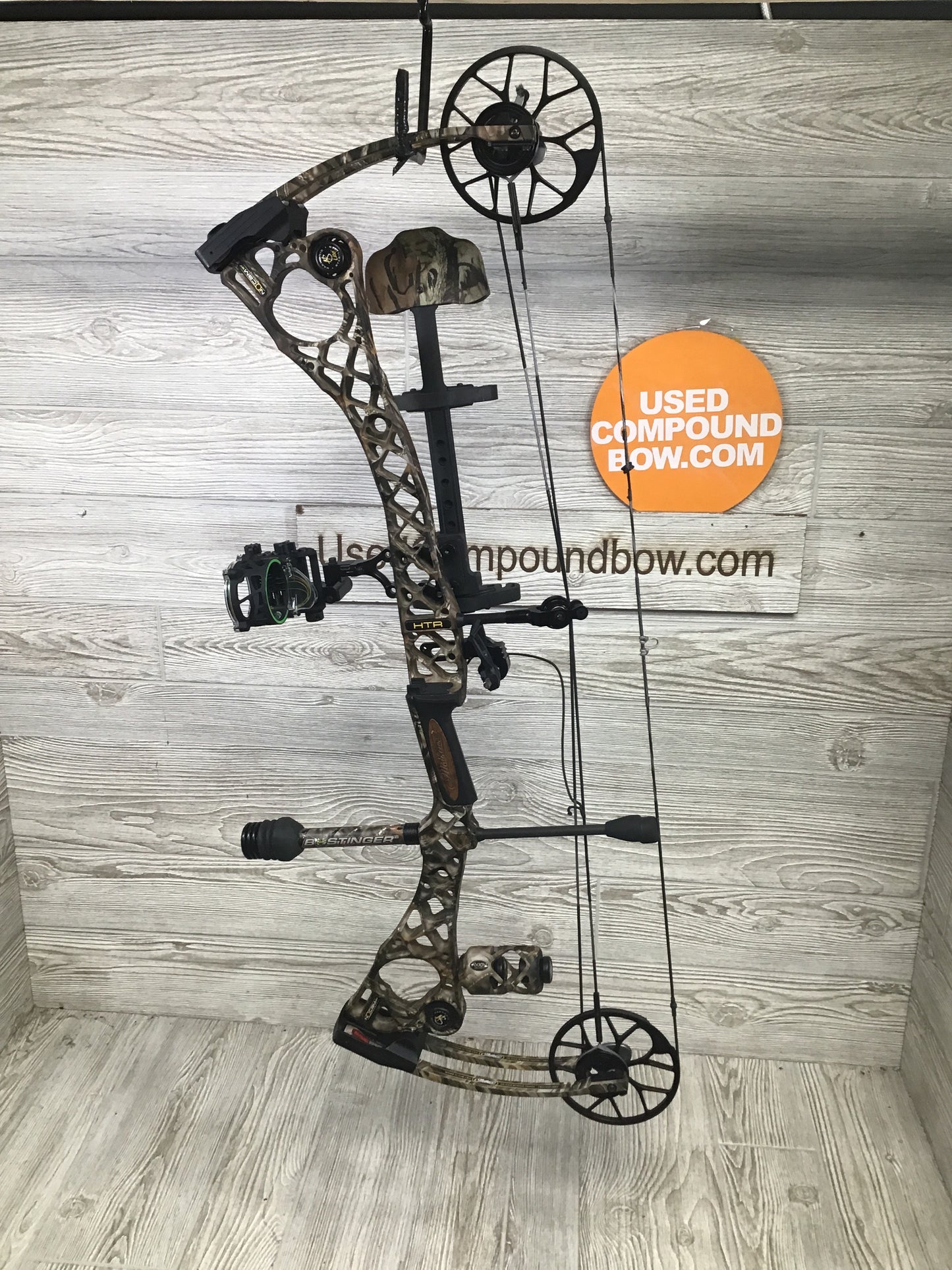 Used Mathews No Cam HTR  RH 27" 70lbs Camo PKG