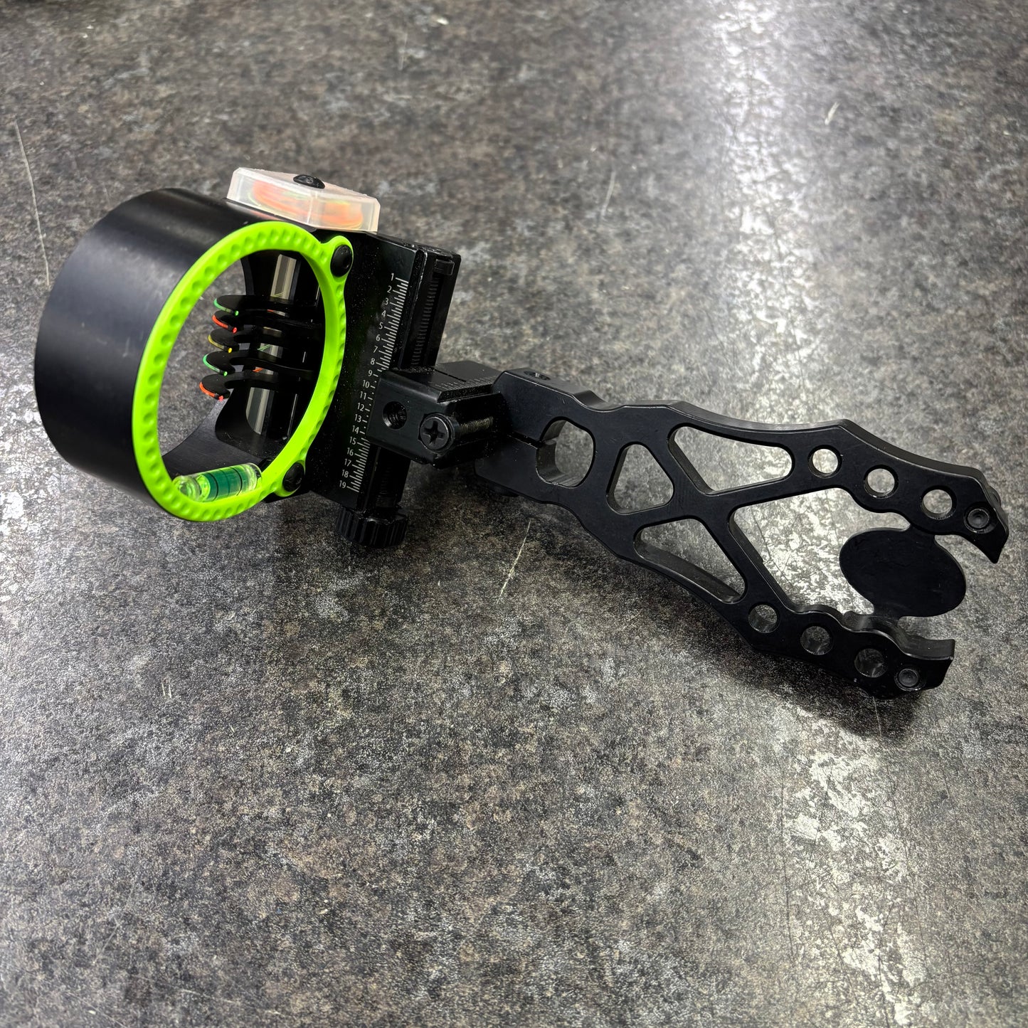 Used Black Gold Widow Maker 5 pin RH sight