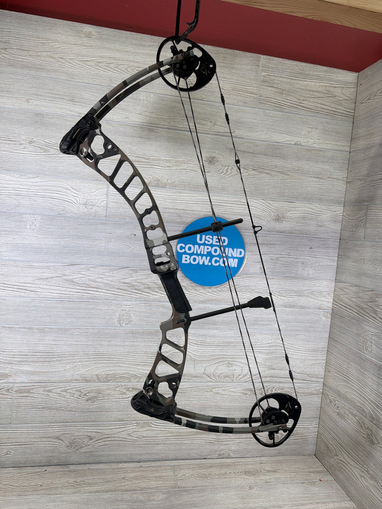 Used Mission MXR 28.5" 70lb Left Hand Camo Bow