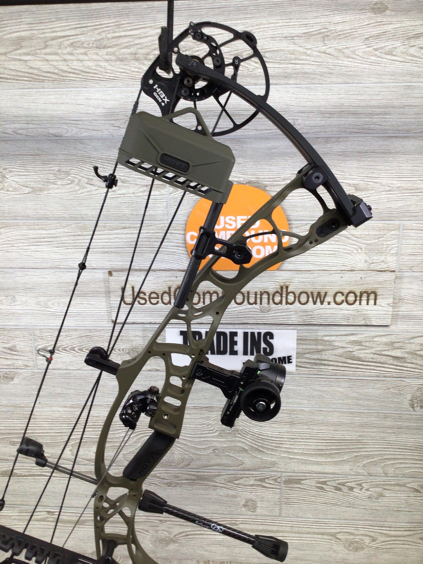 Used Hoyt AX-90 BEAST Right Handed LOADED PACKAGE 28"/90# Wilderness