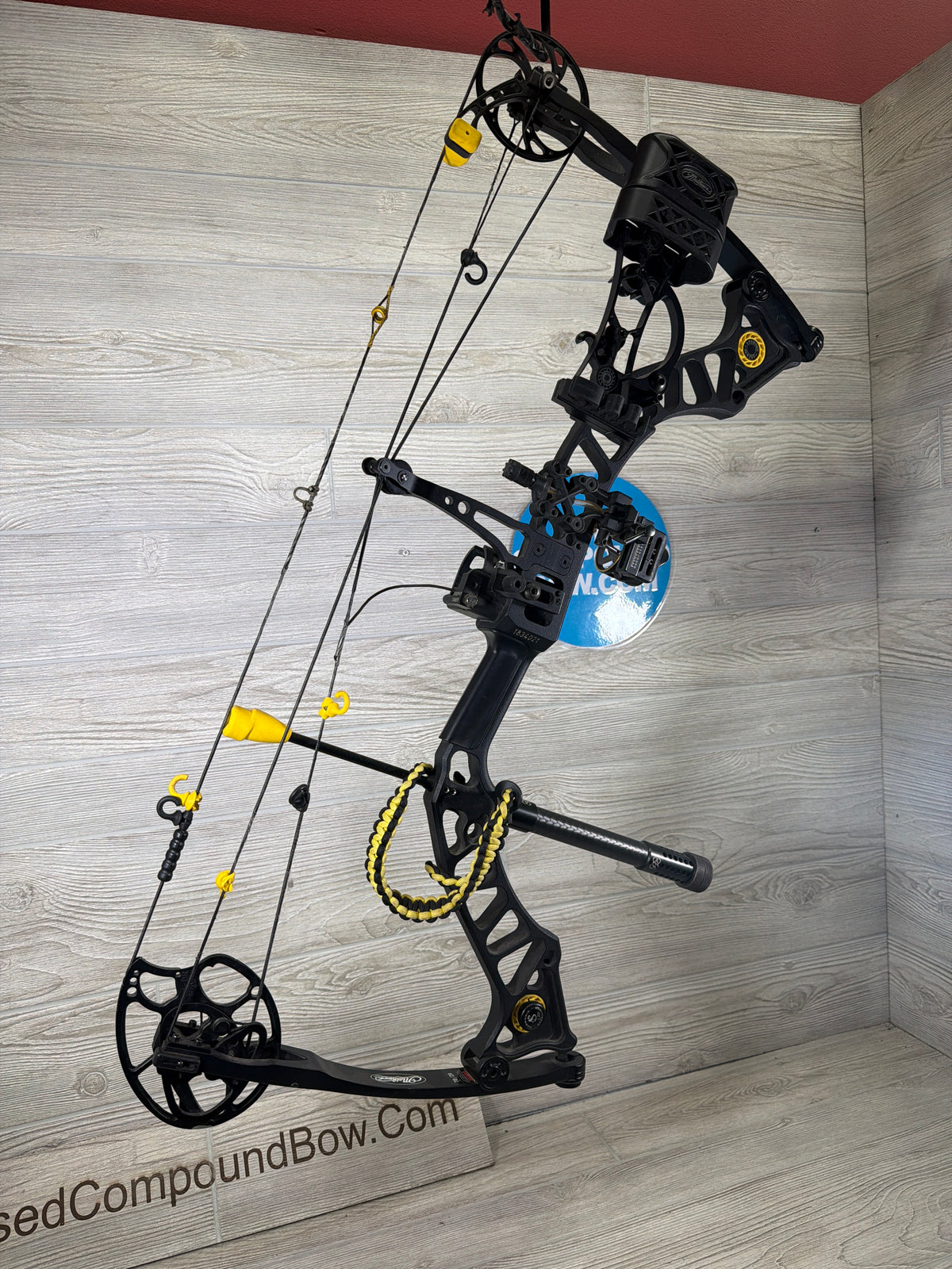 Used Mathews Z3 29" 70lb Right Handed Bow Package