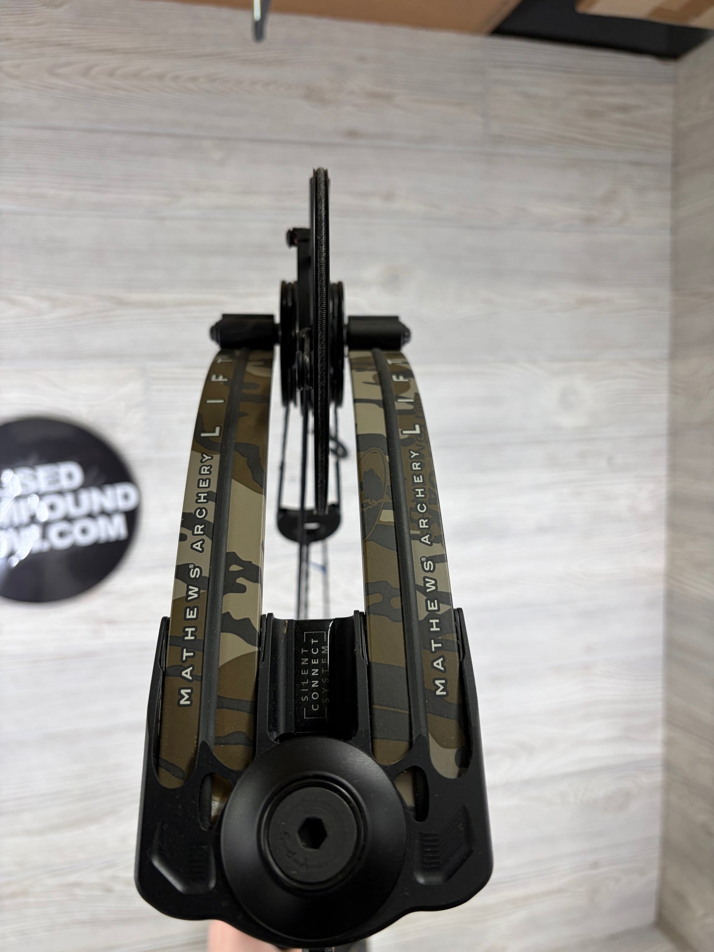 Used Mathews Lift 29.5 Right Handed Black Riser Bottomlands Limbs