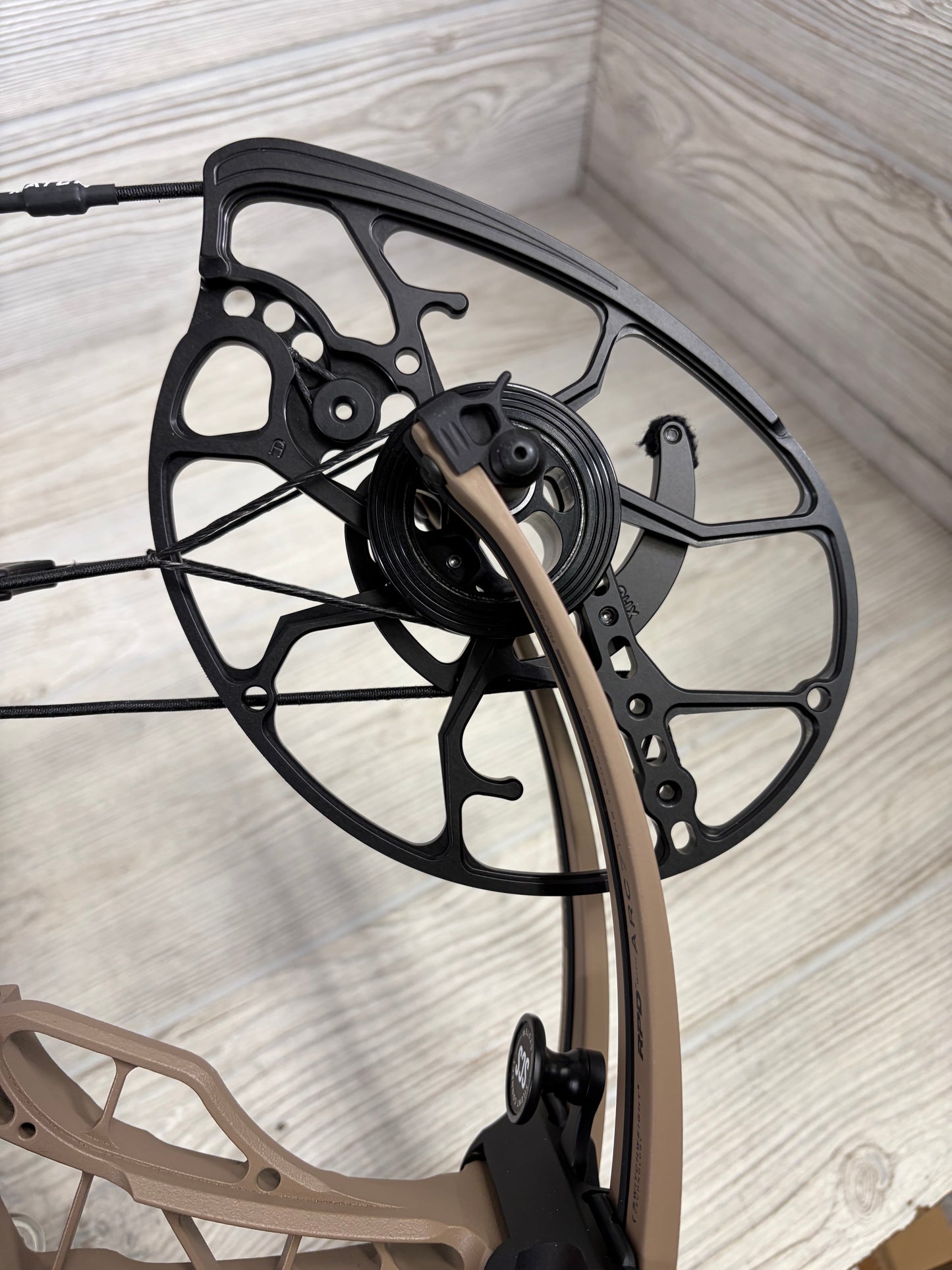 Used Mathews Lift X 29.5 Right Handed Earth with Mathews MX2 Rest