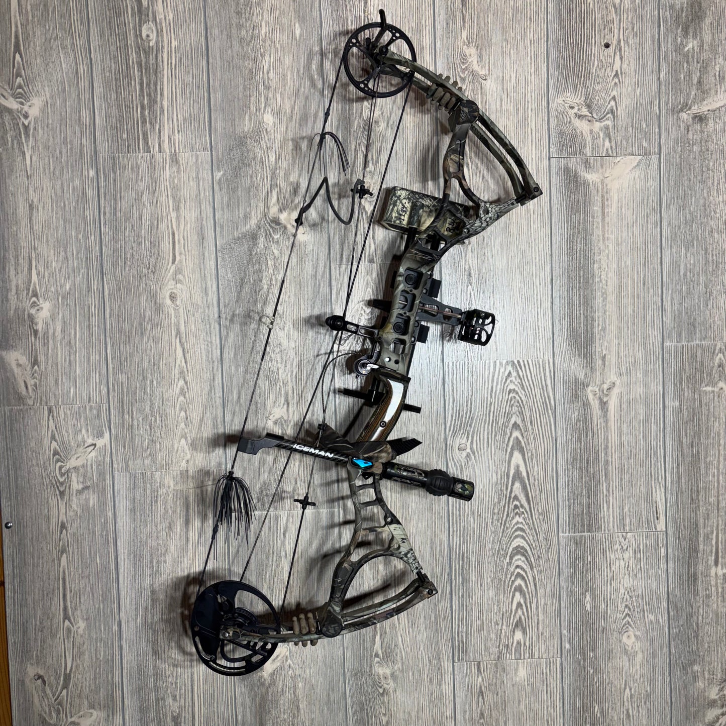 Used Diamond Iceman Left Handed package 60-70# Camo