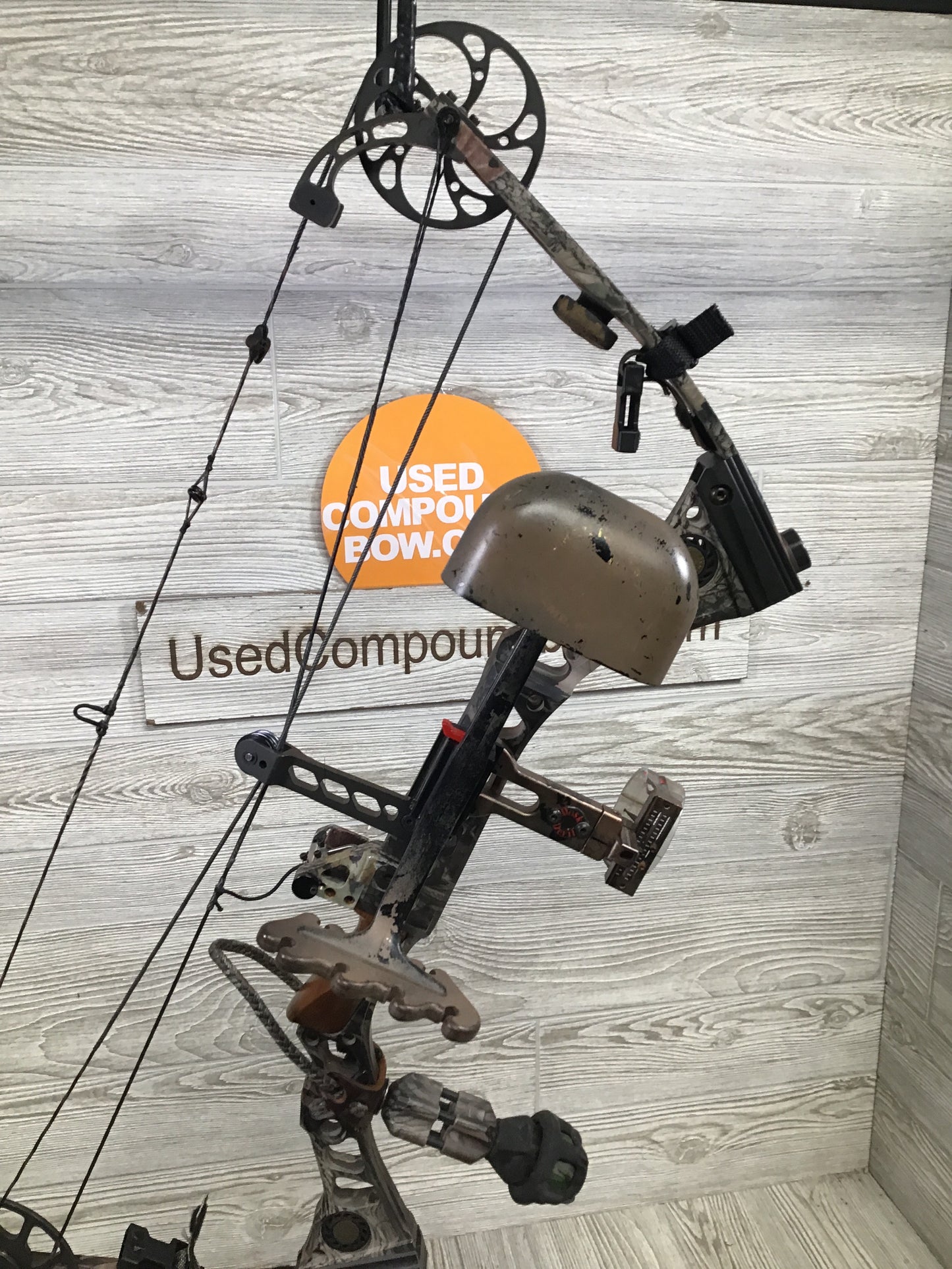 Mathews Outback 27" 60lb Right Handed bow Package