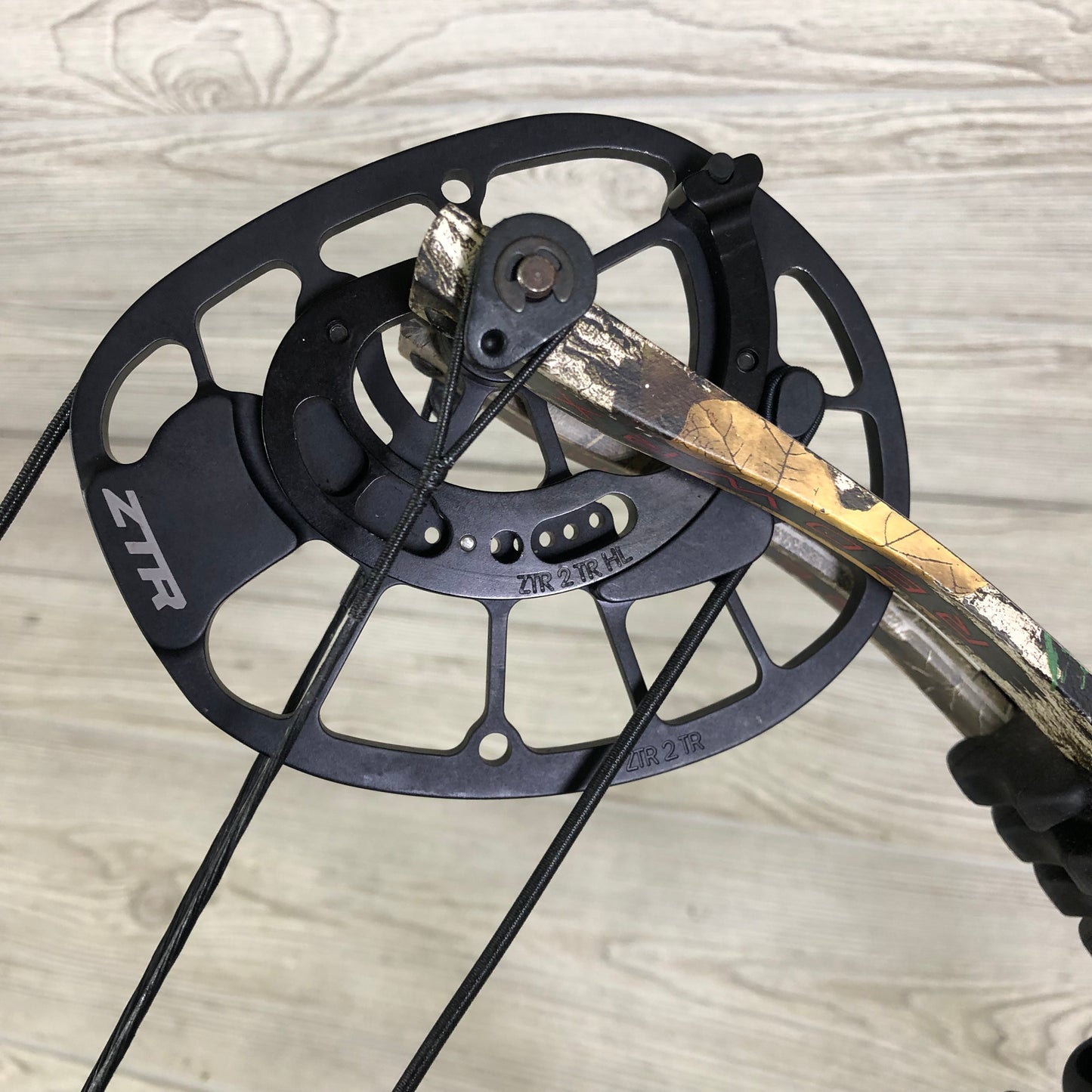 Hoyt RX-4 Right Handed Realtree camo 55-65# #2 cam 25-28" DL