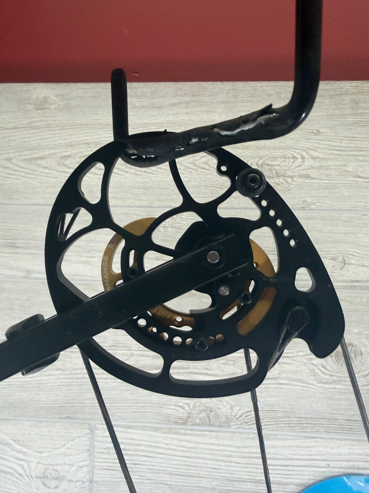 Used Bowtech Carbon Icon 28" 70lb Stealth Gray Right Hand