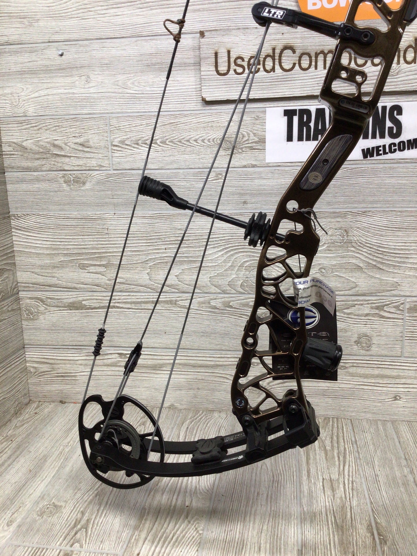 Elite Victra Right Handed 50-60# 25.5-31" Liquid Bronze