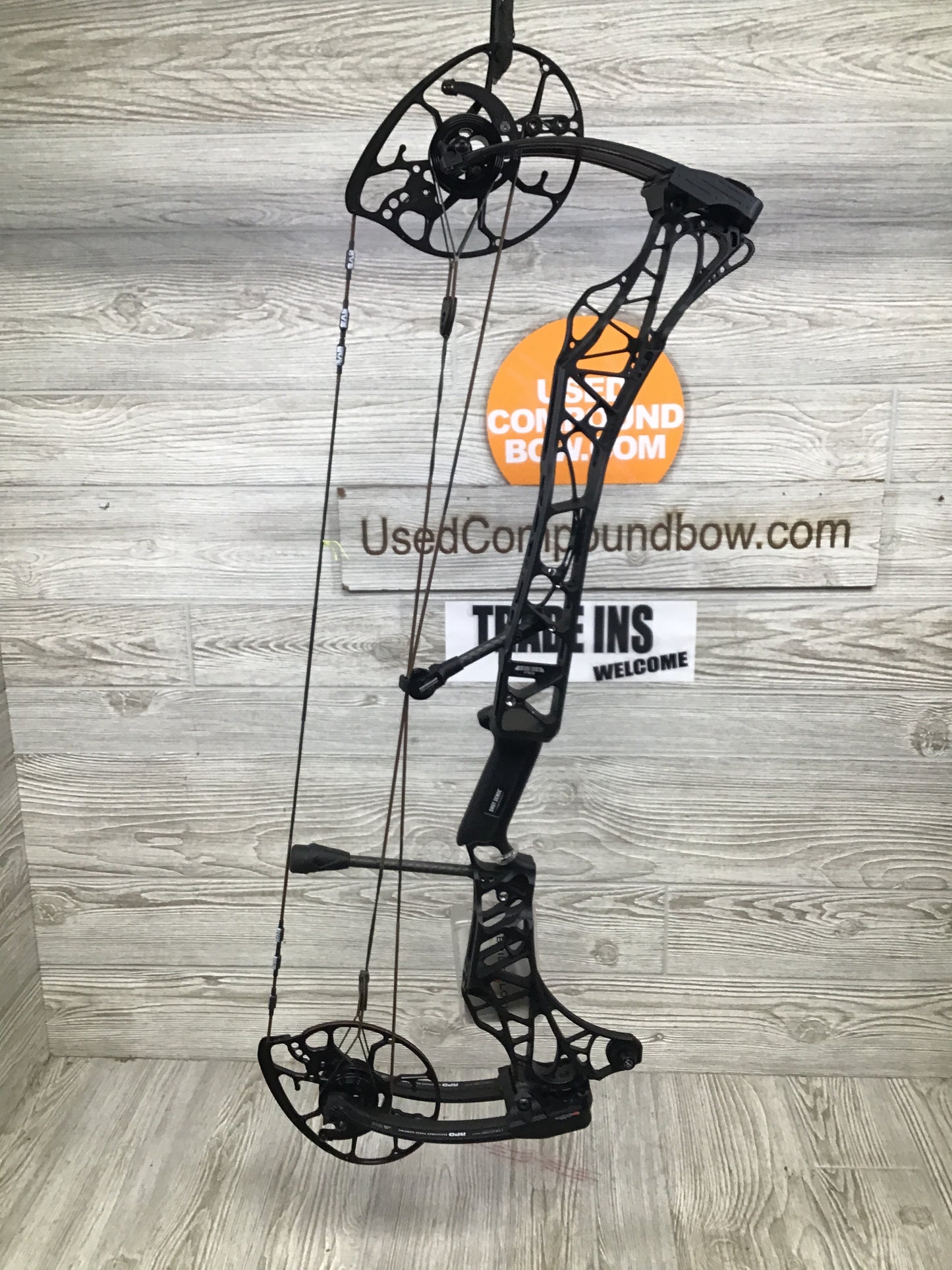 Used Mathews Lift 29.5 Right Handed Black Bow 26.5/70