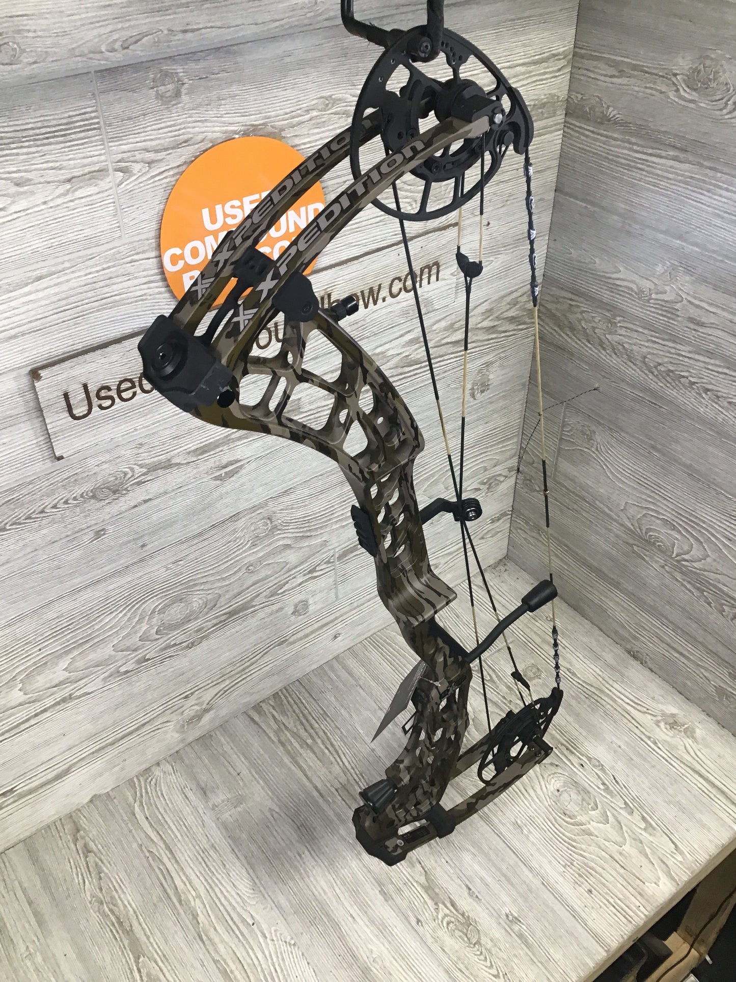 Xpedition Xlite 32 55-65# Mossy Oak Bottomlands 25-30.5"
