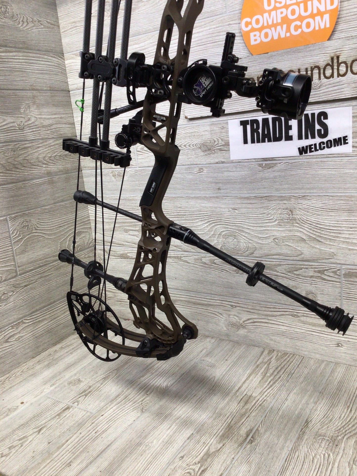Used Mathews ARC 34 Right Handed Kodiak 29"/75# LOADED PACKAGE