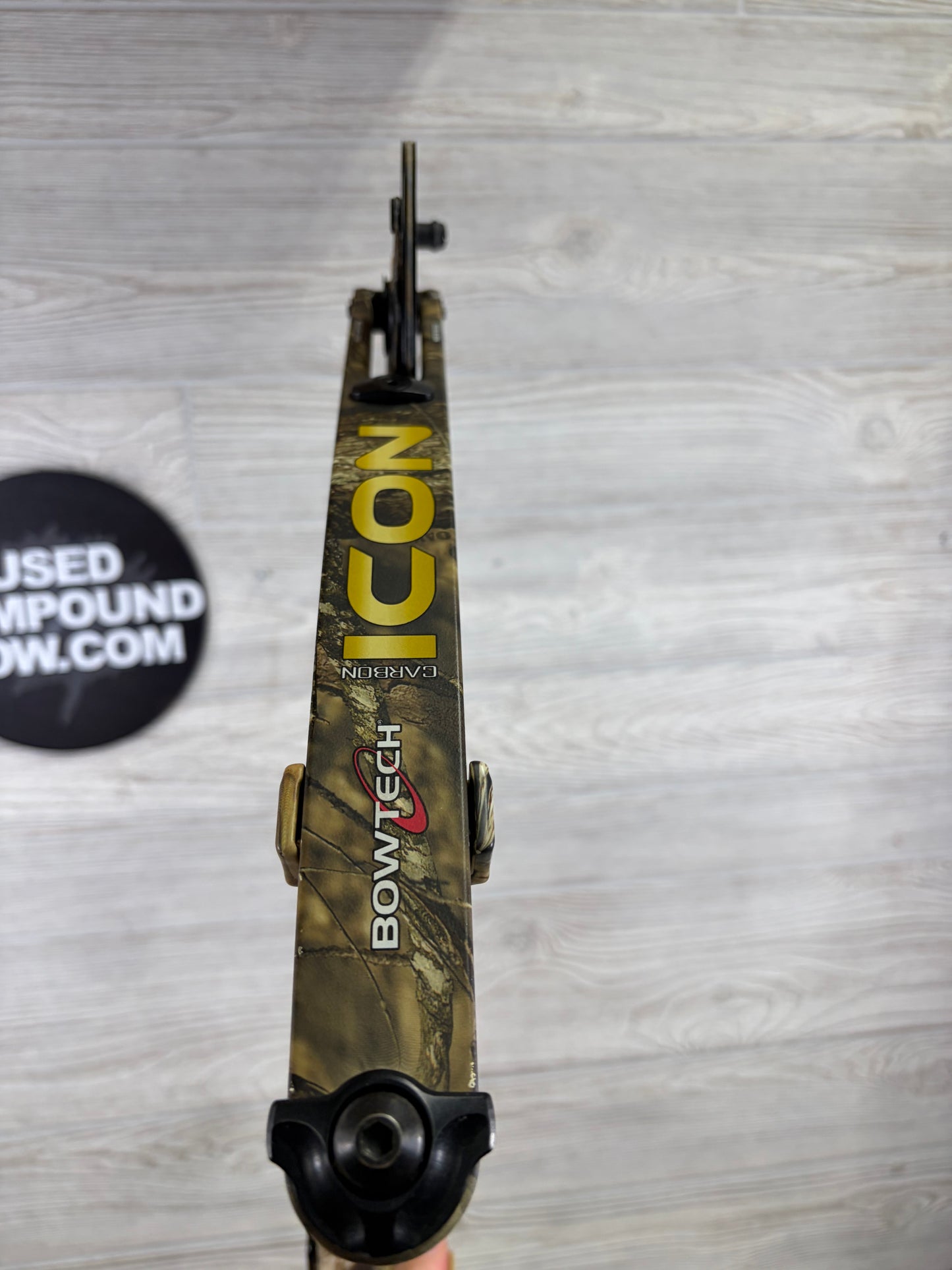 Bowtech Carbon Icon Right Handed 60-70# Camo