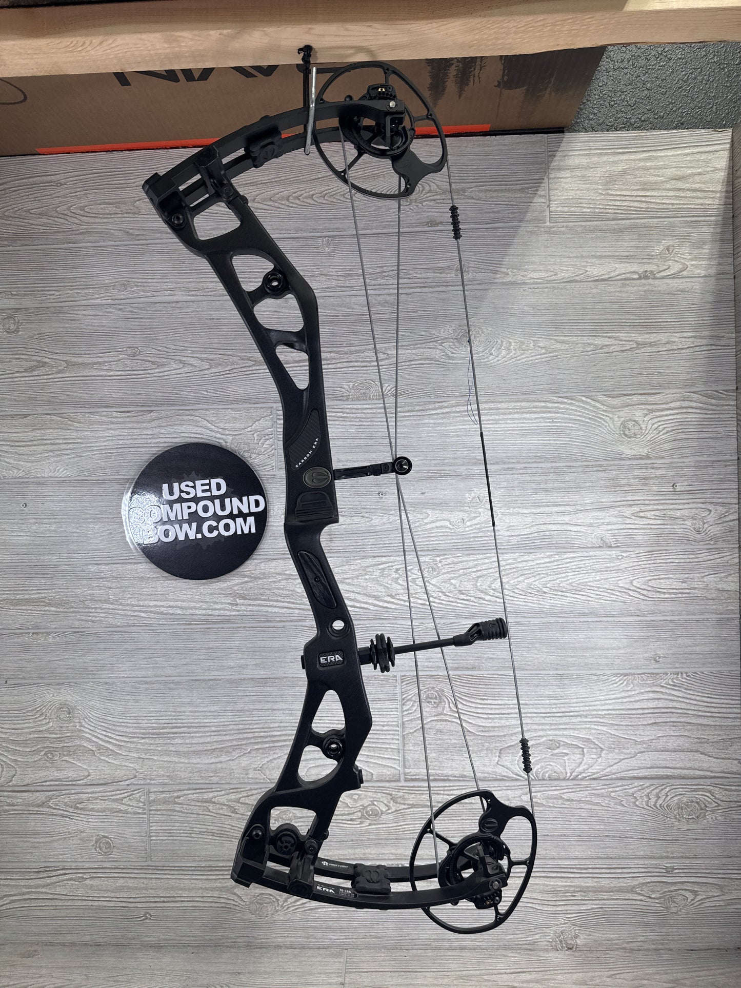 Elite Era Carbon Right Handed Black Bow