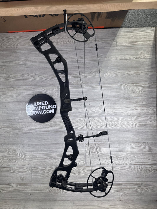 Elite Era Carbon Right Handed Black Bow
