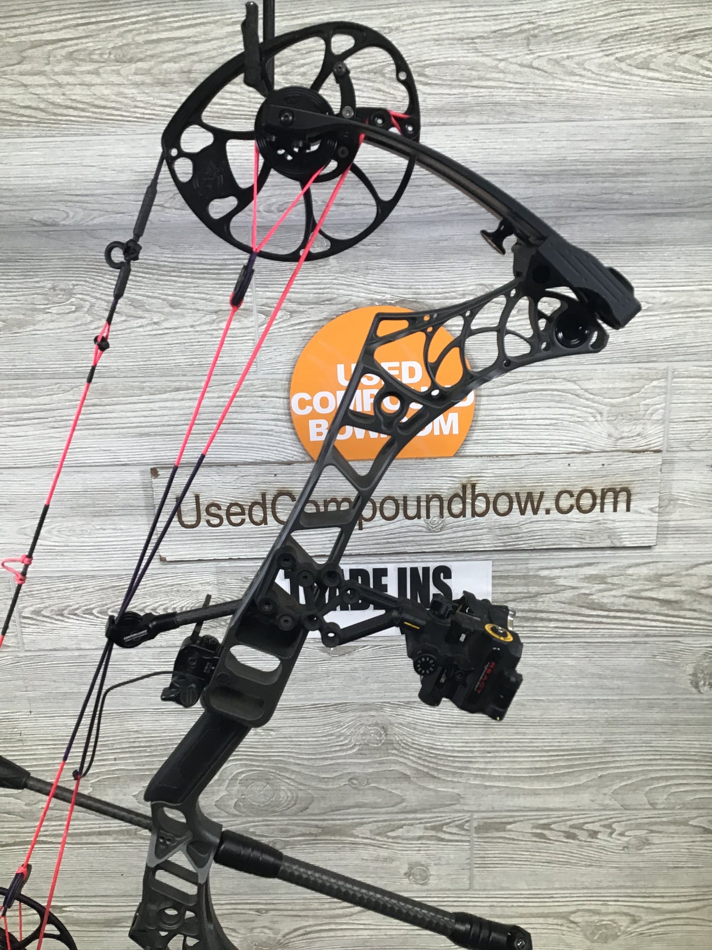 Used Mathews V3 27 Stone Package 27.5/70# right handed