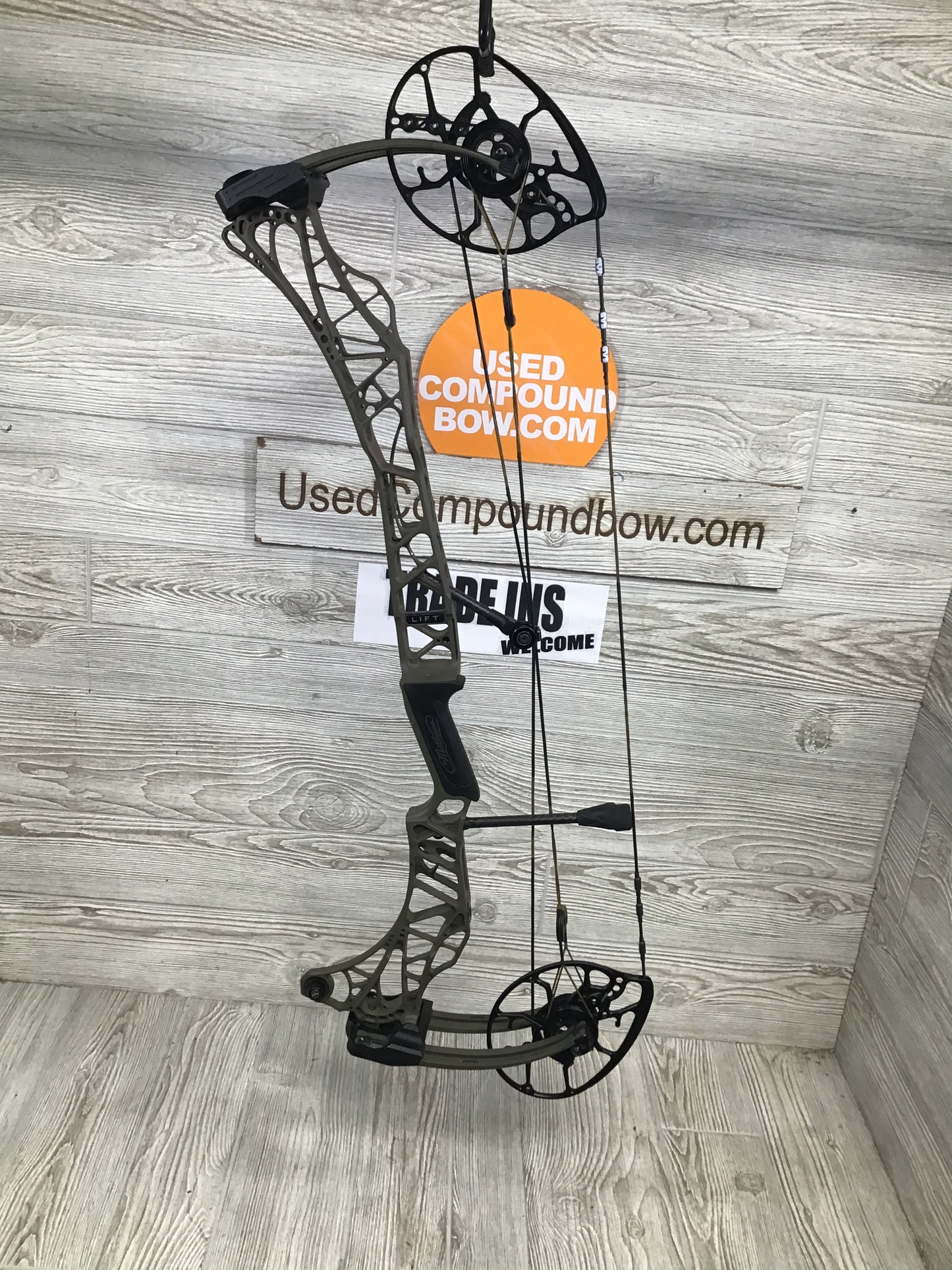 Mathews Lift 29.5 Right Handed Green Ambush (NEW STRING)