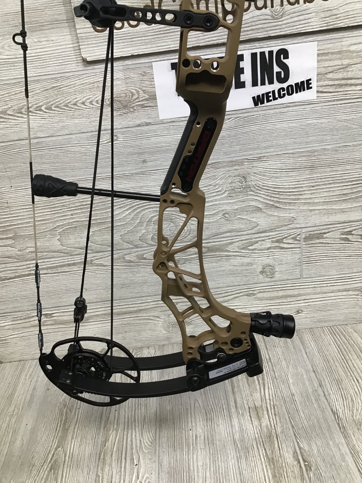 Used Darton Tritech 31 Right Handed Flat Dark Earth 70LB 29" Draw