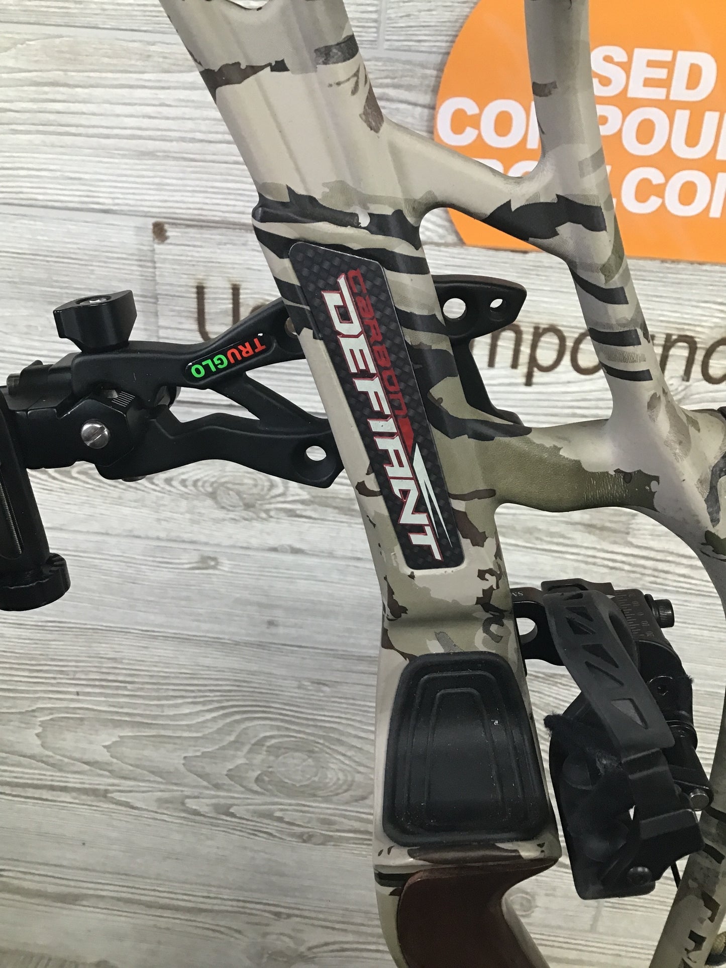 Used Hoyt Carbon Defiant UA Ridge Reaper Camo #3 Cam 50-60 RH LOADED