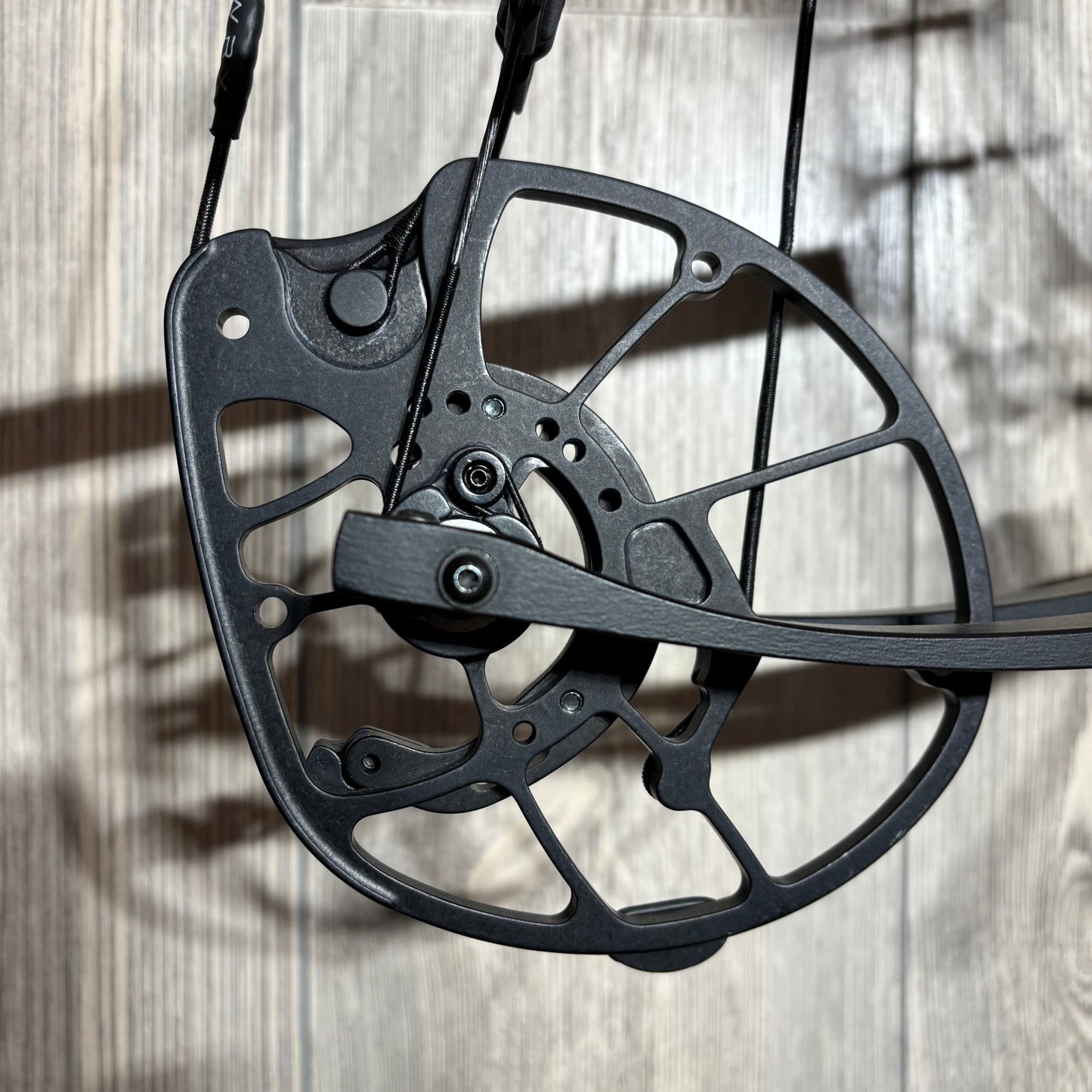 Used Hoyt Alpha AX-2 32 LH 50lb Black with Accessories + Gas String Set