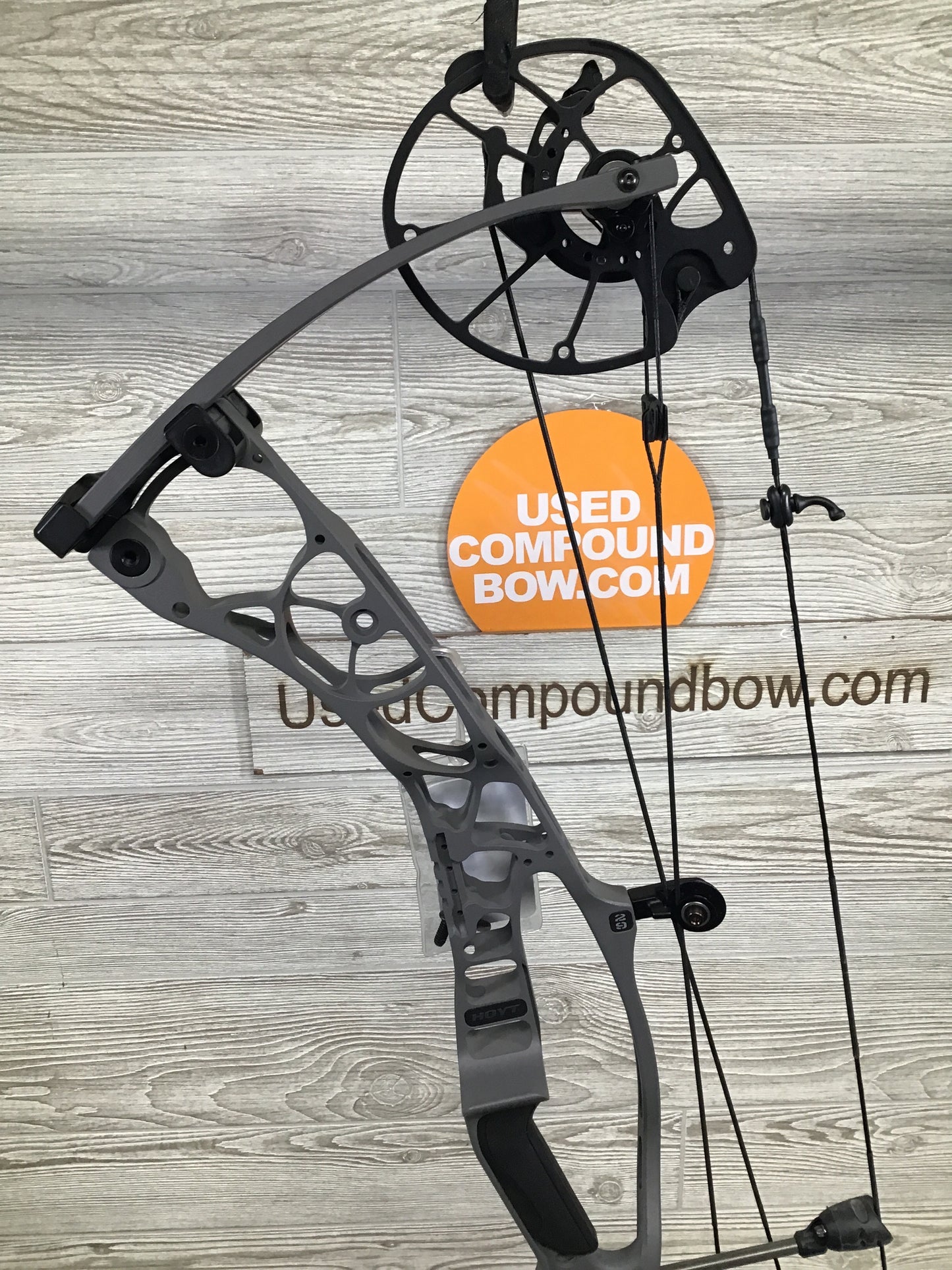 NEW Hoyt Alpha AX-2 29 Right Handed Tombstone 60-70#/25-30"