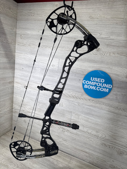 Used Mathews Halon 32 6 Black Riser Elevated II Limbs 30in 70#