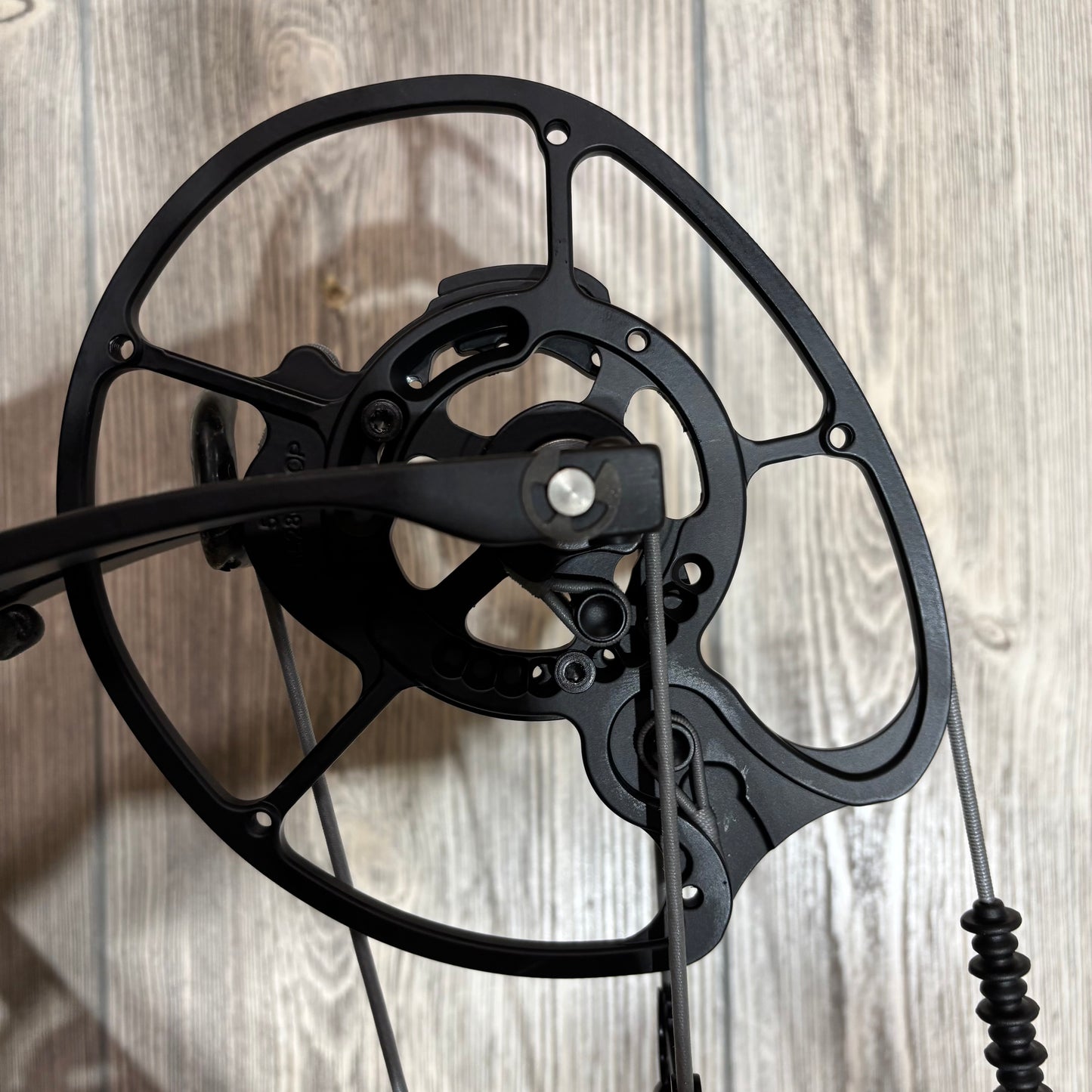 Elite Eon Black RH 70lbs