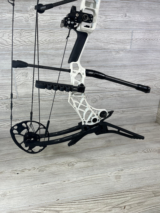 Mathews Atlas RH Bow CUSTOM Package