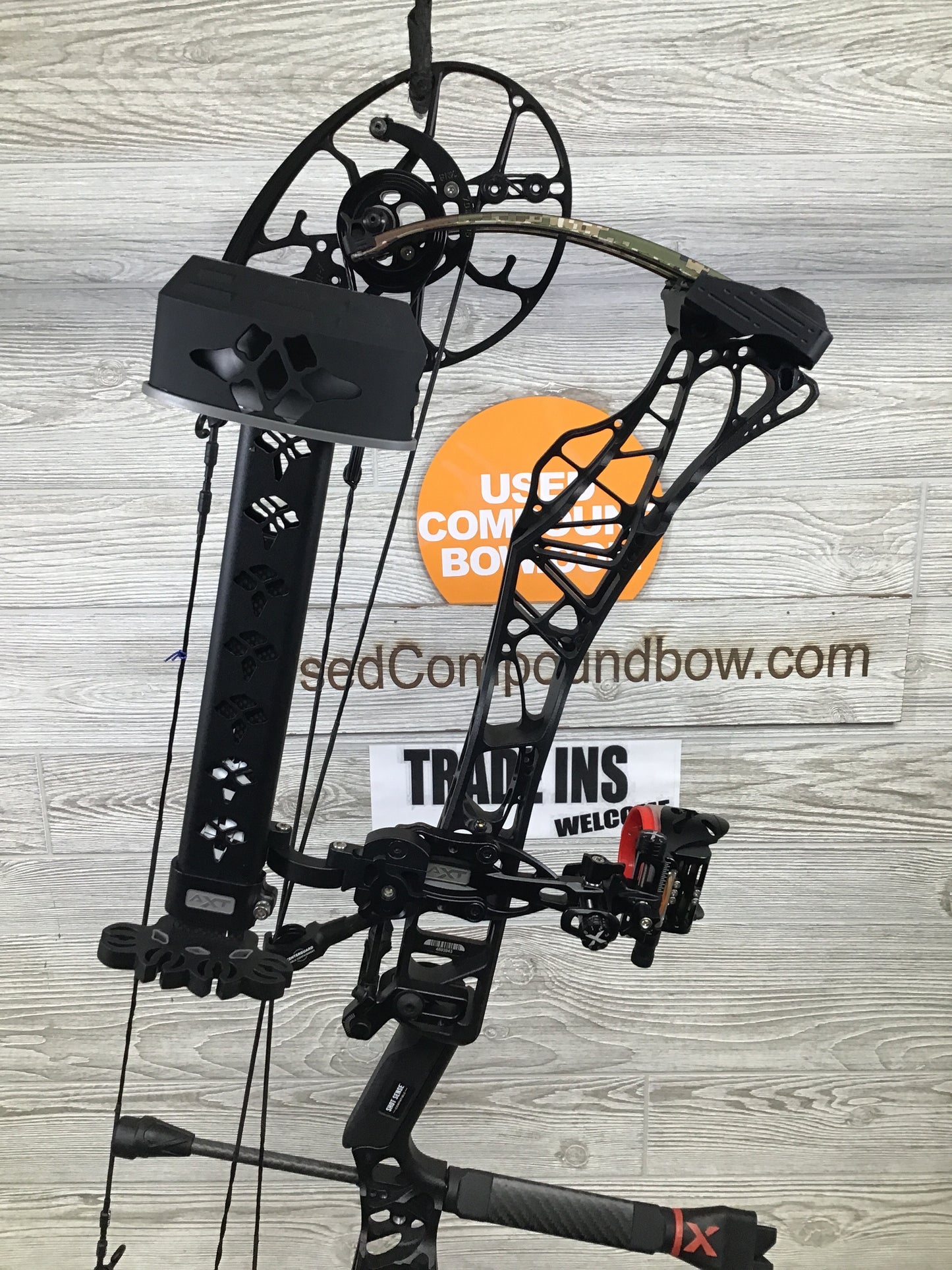 Used Mathews Lift X 29.5 Right Hand 28/70# Black Riser/Subalpine Package